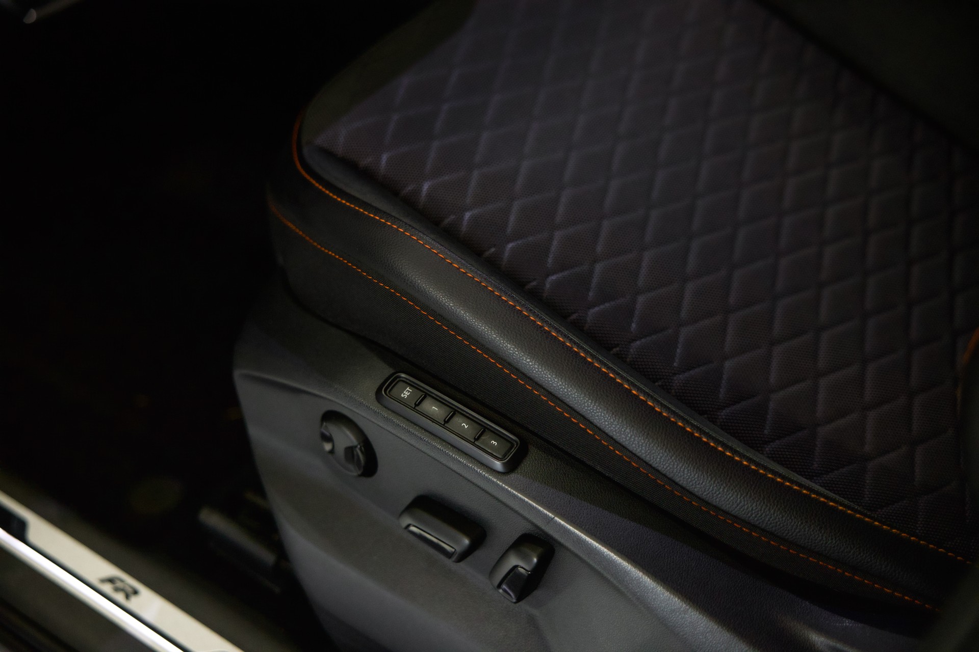 SEAT Tarraco 2.0 TSI FR 4Drive DSG *7 Plätzer*-image-25