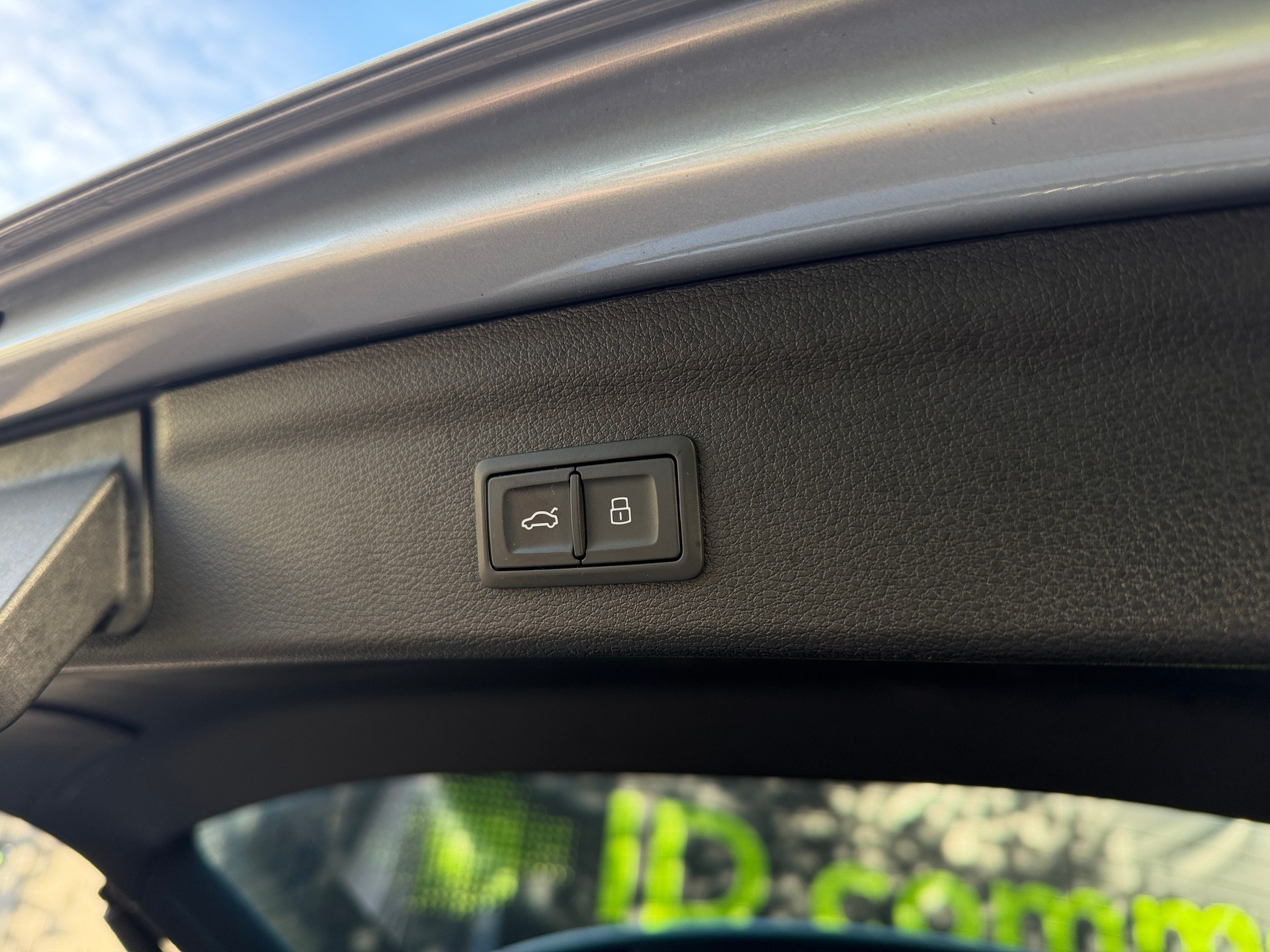 AUDI Q3 40 TFSI S line quattro S-tronic-image-15