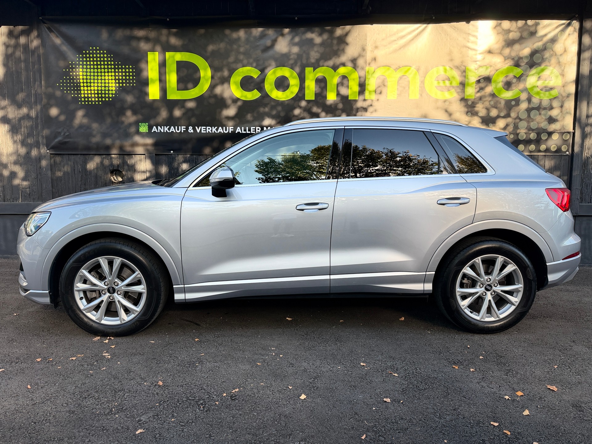 AUDI Q3 40 TFSI S line quattro S-tronic-image-3