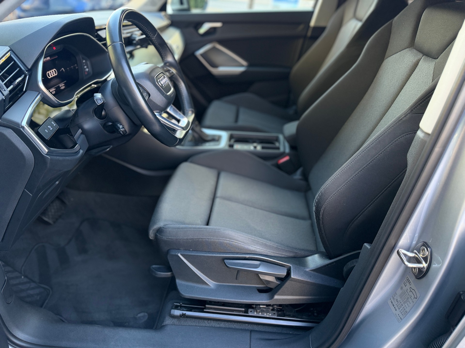 AUDI Q3 40 TFSI S line quattro S-tronic-image-11