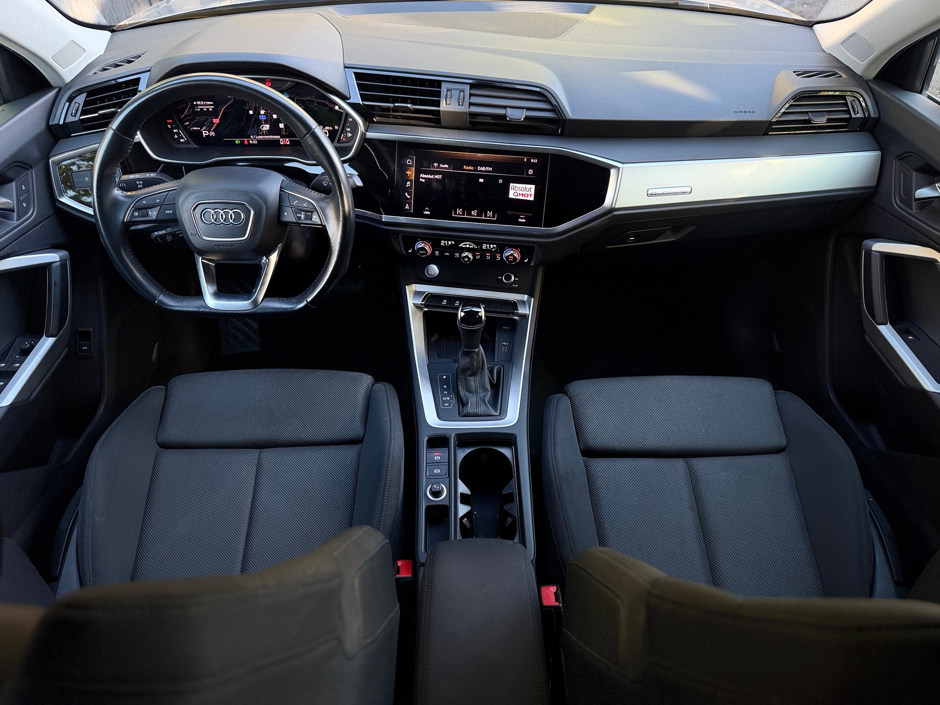 AUDI Q3 40 TFSI S line quattro S-tronic-image-12