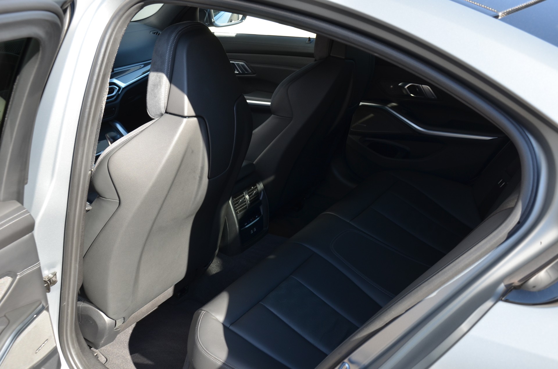 BMW M3 Competition M xDrive-image-10