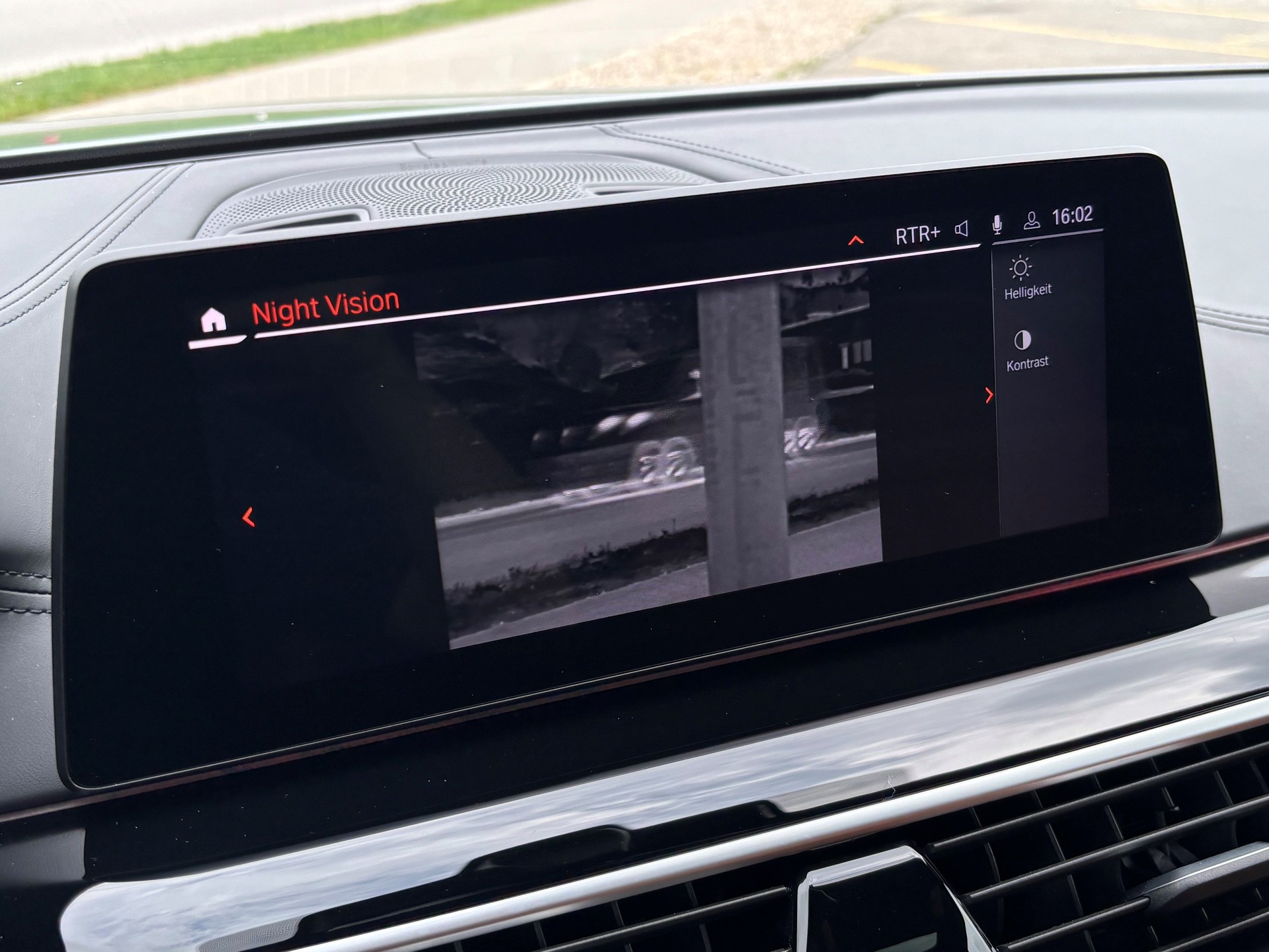 BMW 530d xDrive Luxury Line-image-11