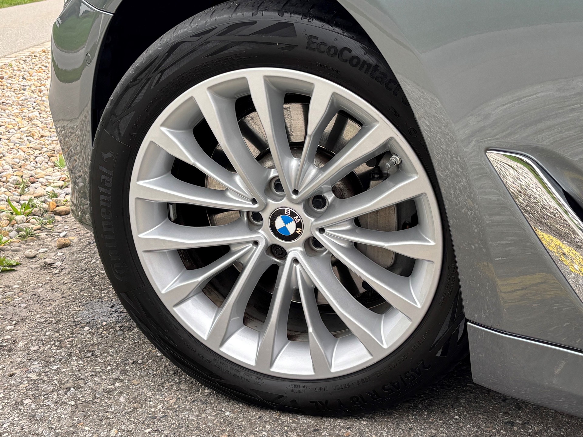 BMW 530d xDrive Luxury Line-image-4