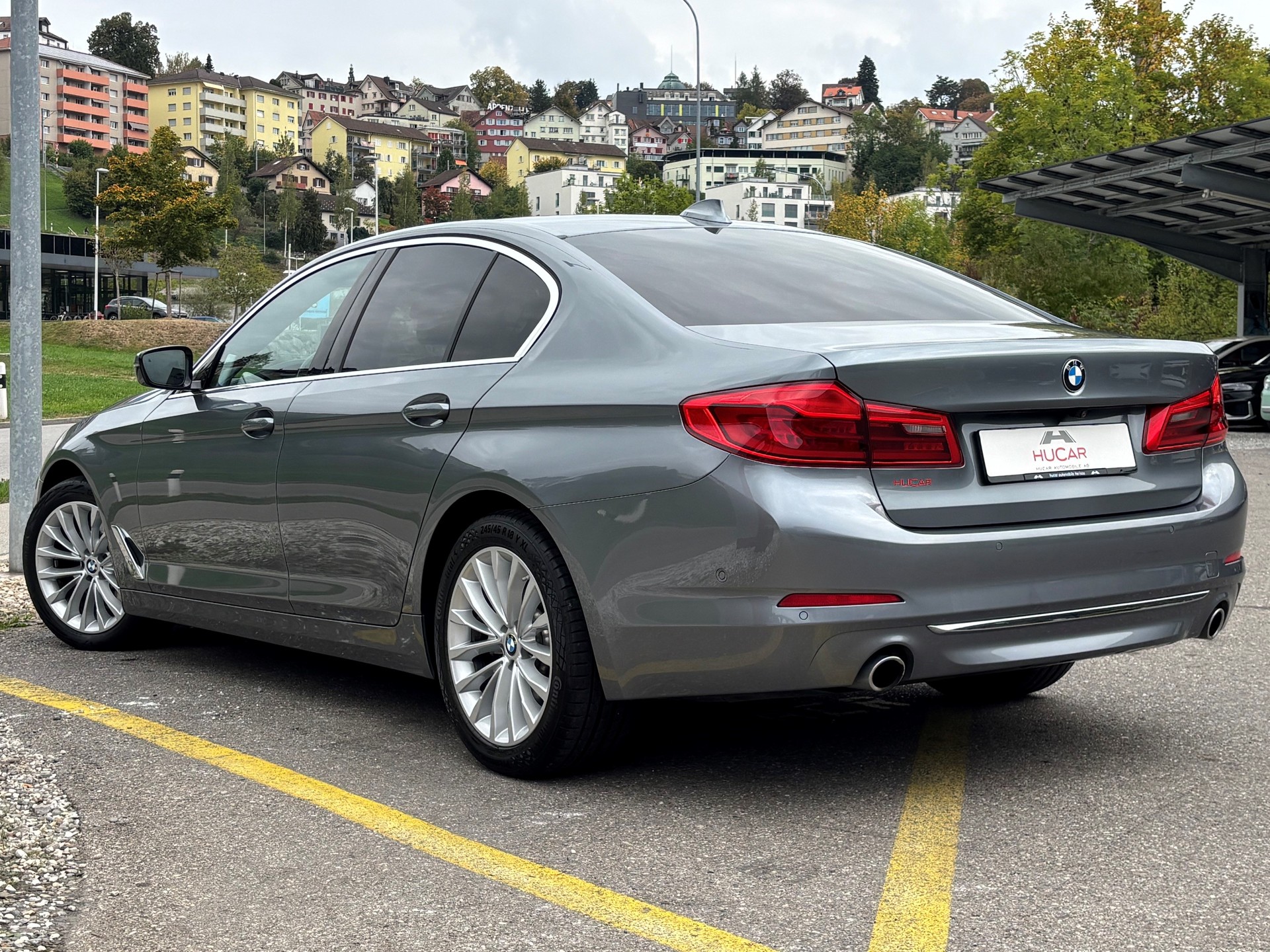 BMW 530d xDrive Luxury Line-image-1