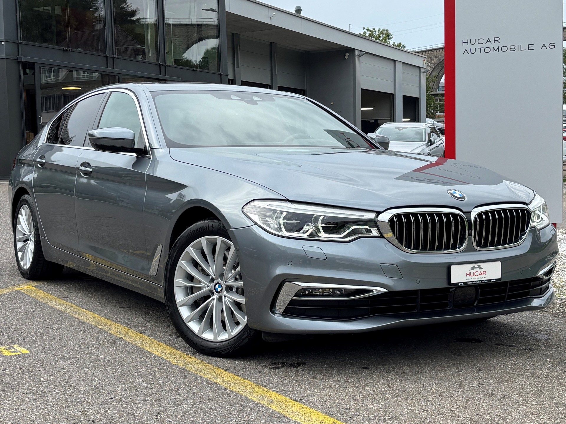 BMW 530d xDrive Luxury Line-image-0