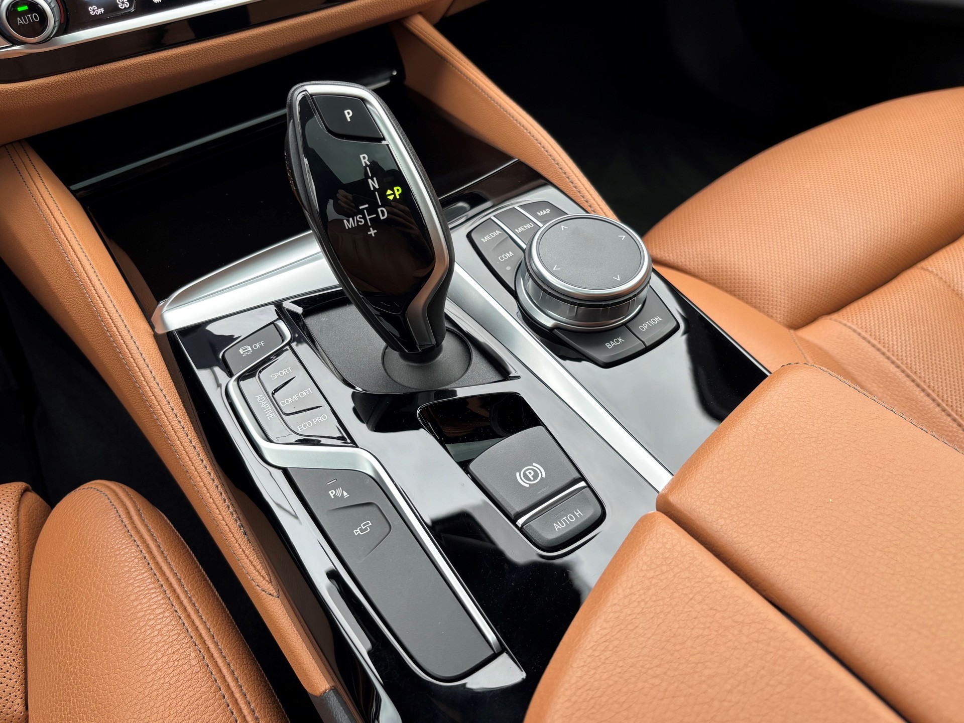 BMW 530d xDrive Luxury Line-image-8