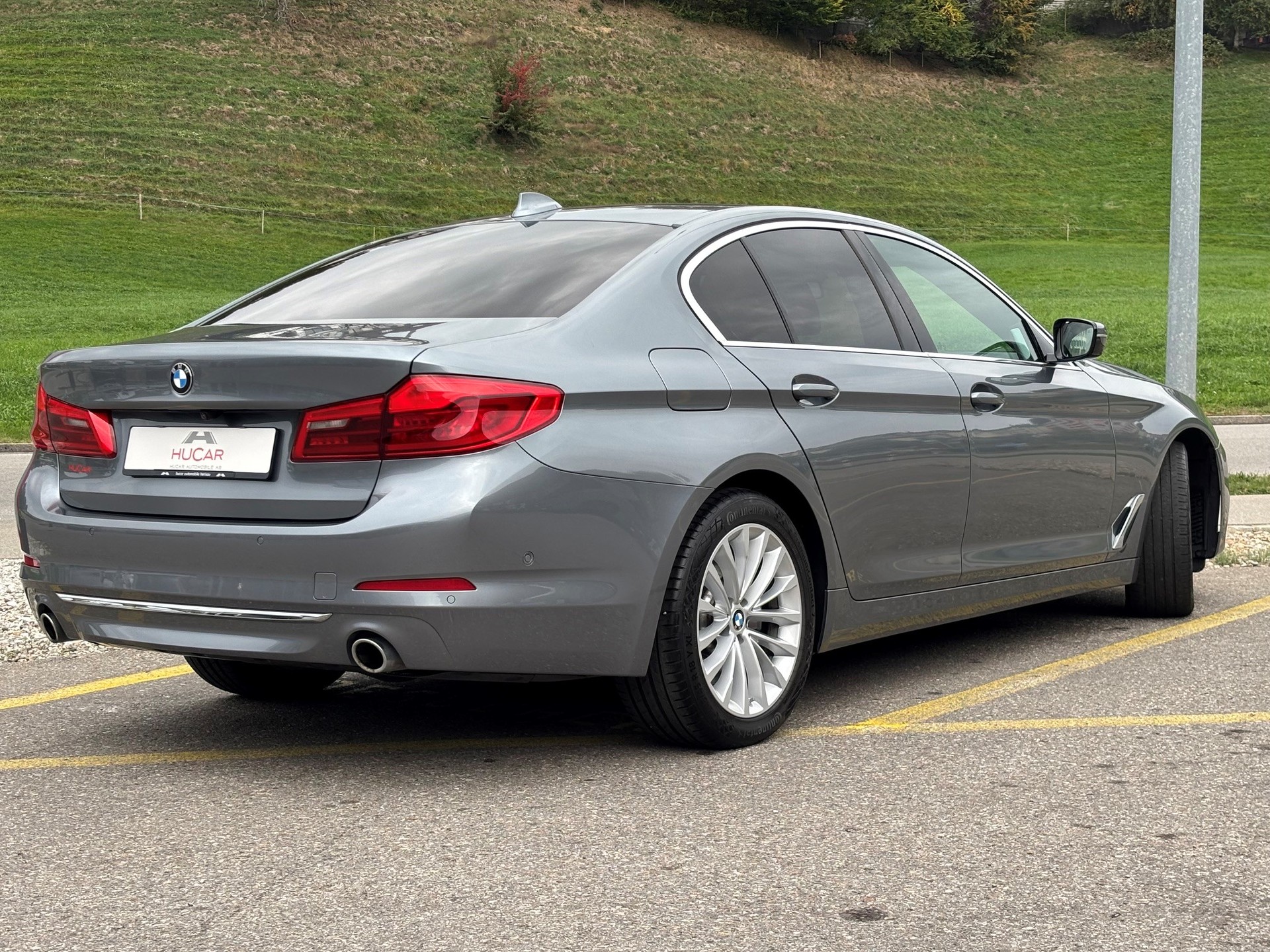 BMW 530d xDrive Luxury Line-image-2