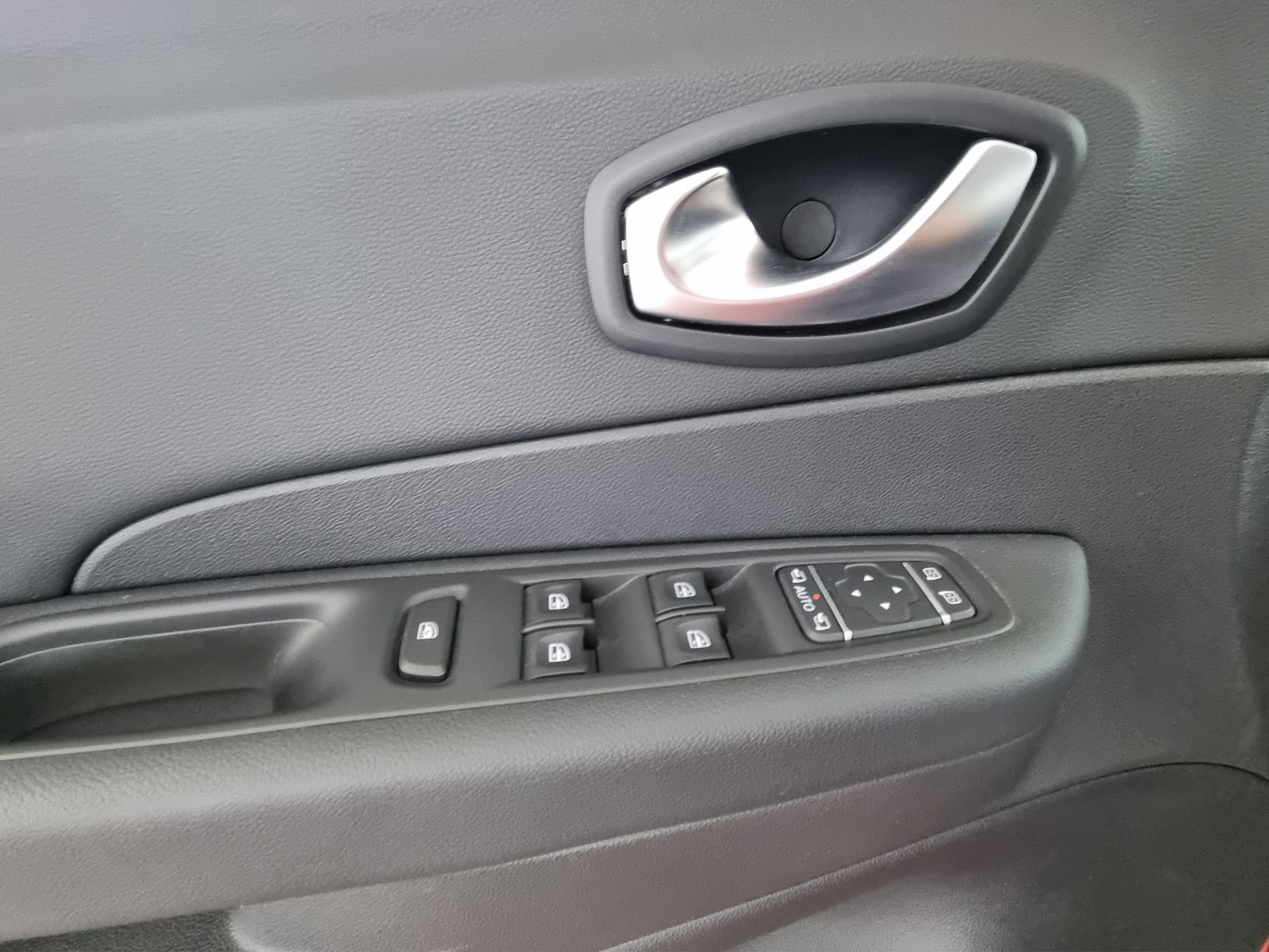 RENAULT Captur 1.3 TCe Intens S/S-image-11