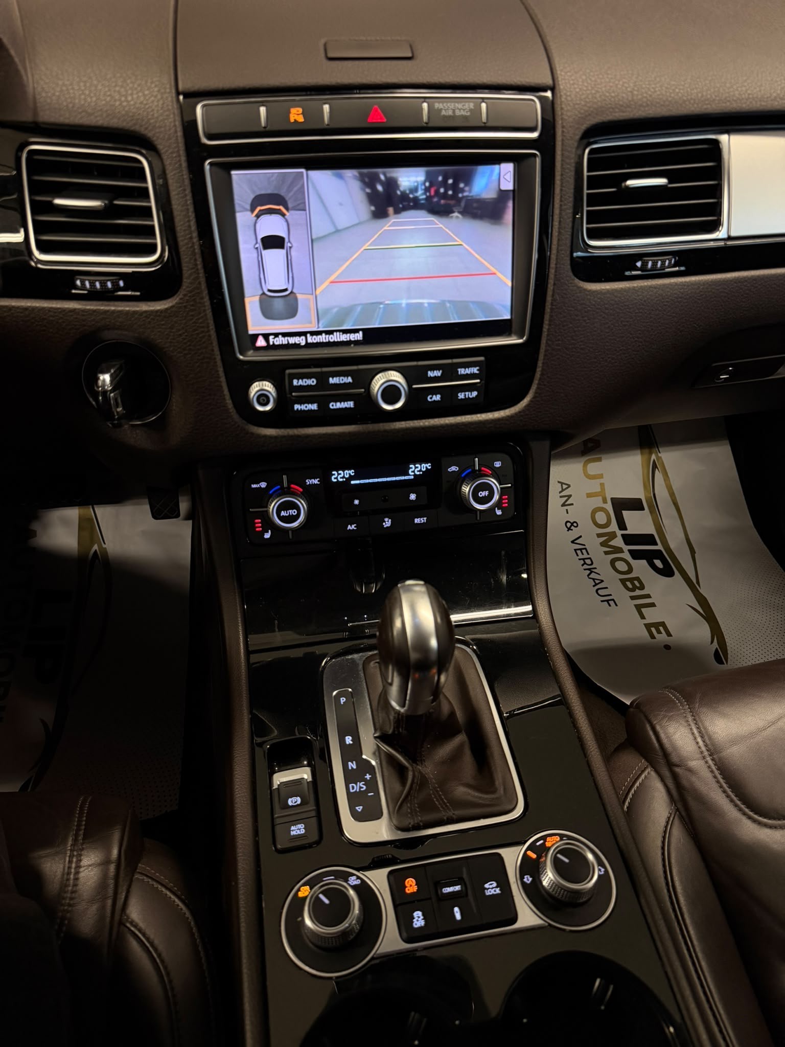 VW Touareg 3.0 TDI BlueMotion Technology Tiptronic R-Line-image-10