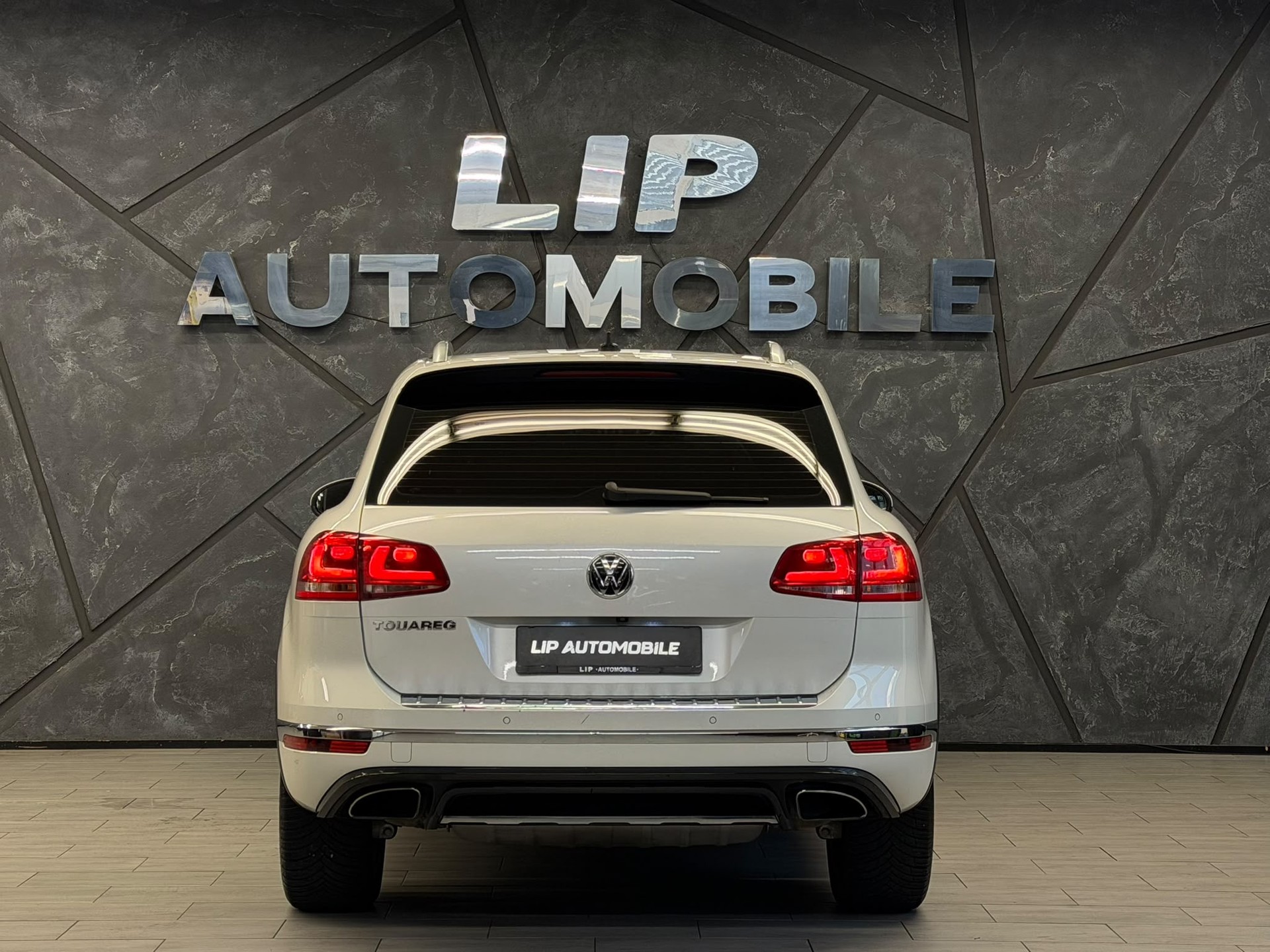 VW Touareg 3.0 TDI BlueMotion Technology Tiptronic R-Line-image-6