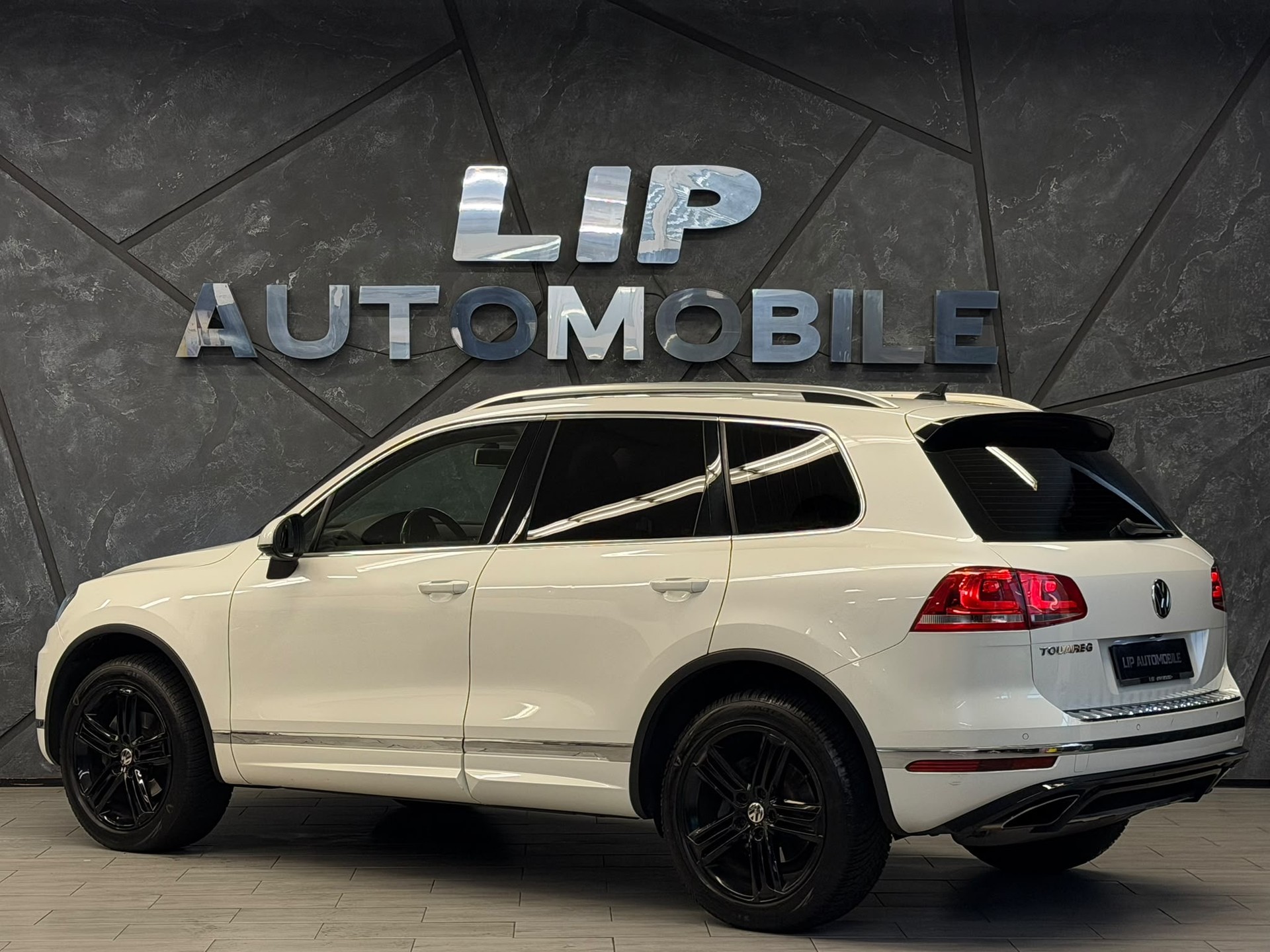 VW Touareg 3.0 TDI BlueMotion Technology Tiptronic R-Line-image-7