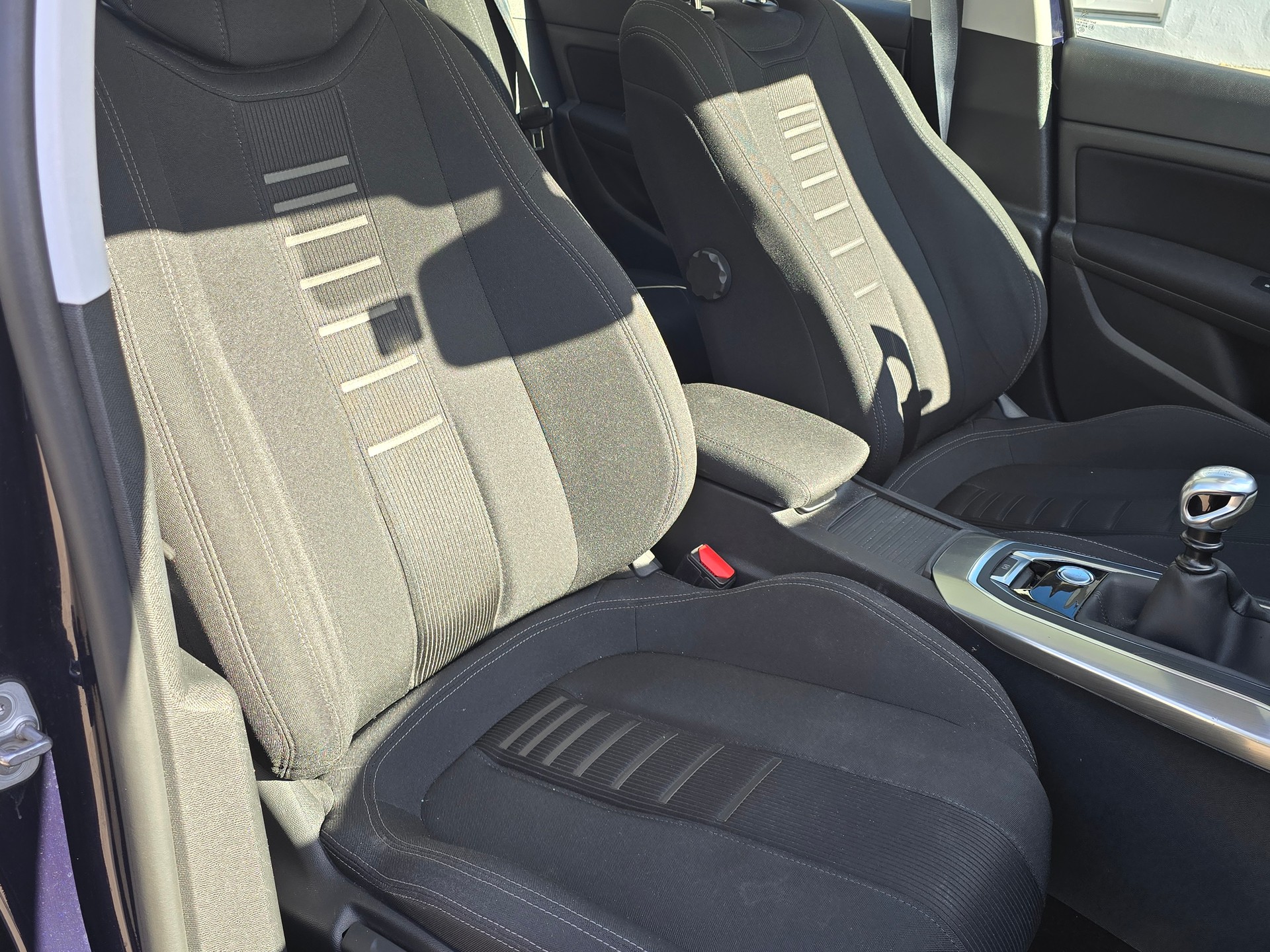 PEUGEOT 308 1.6 e-HDI Allure-image-6