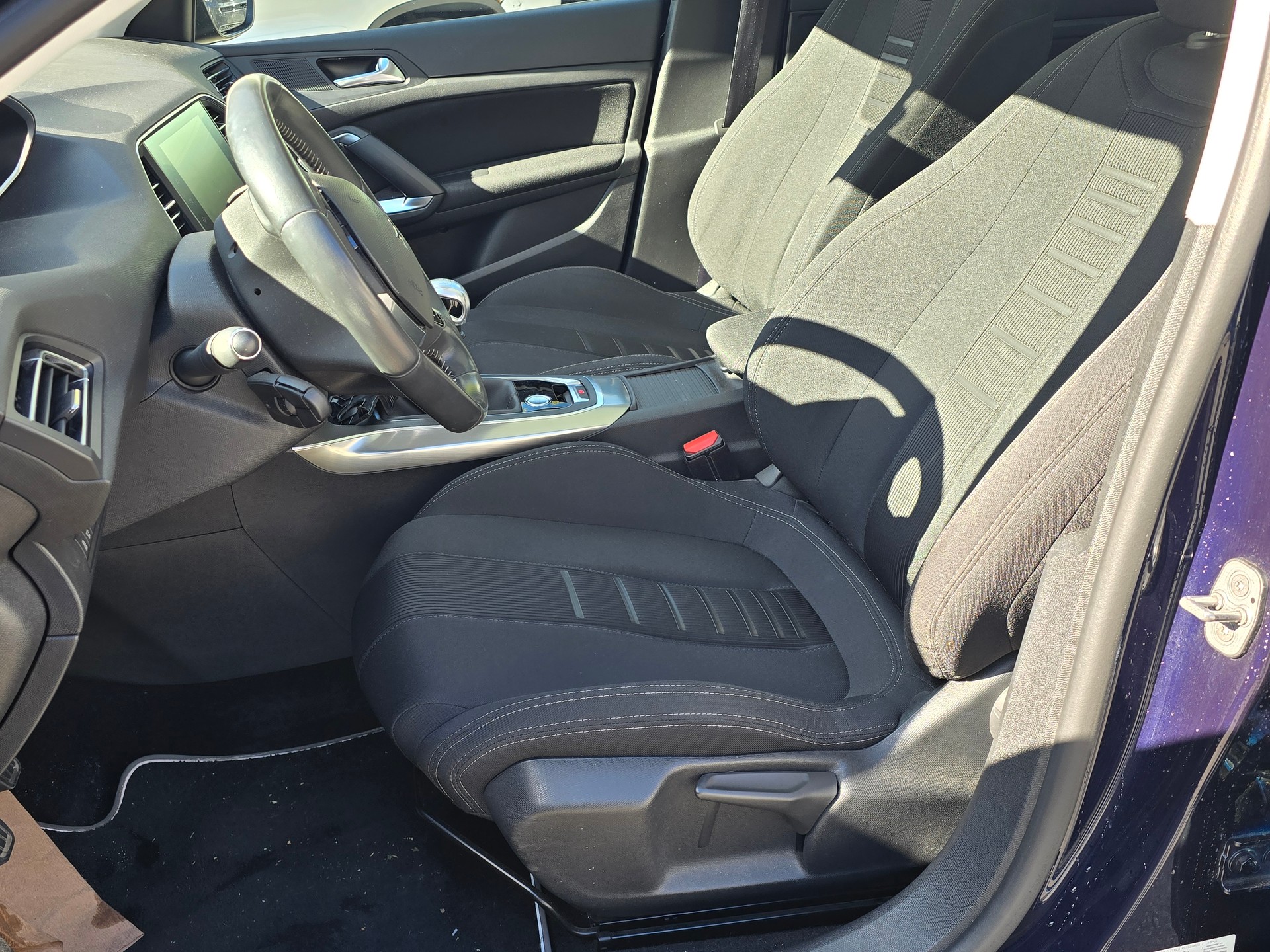 PEUGEOT 308 1.6 e-HDI Allure-image-8