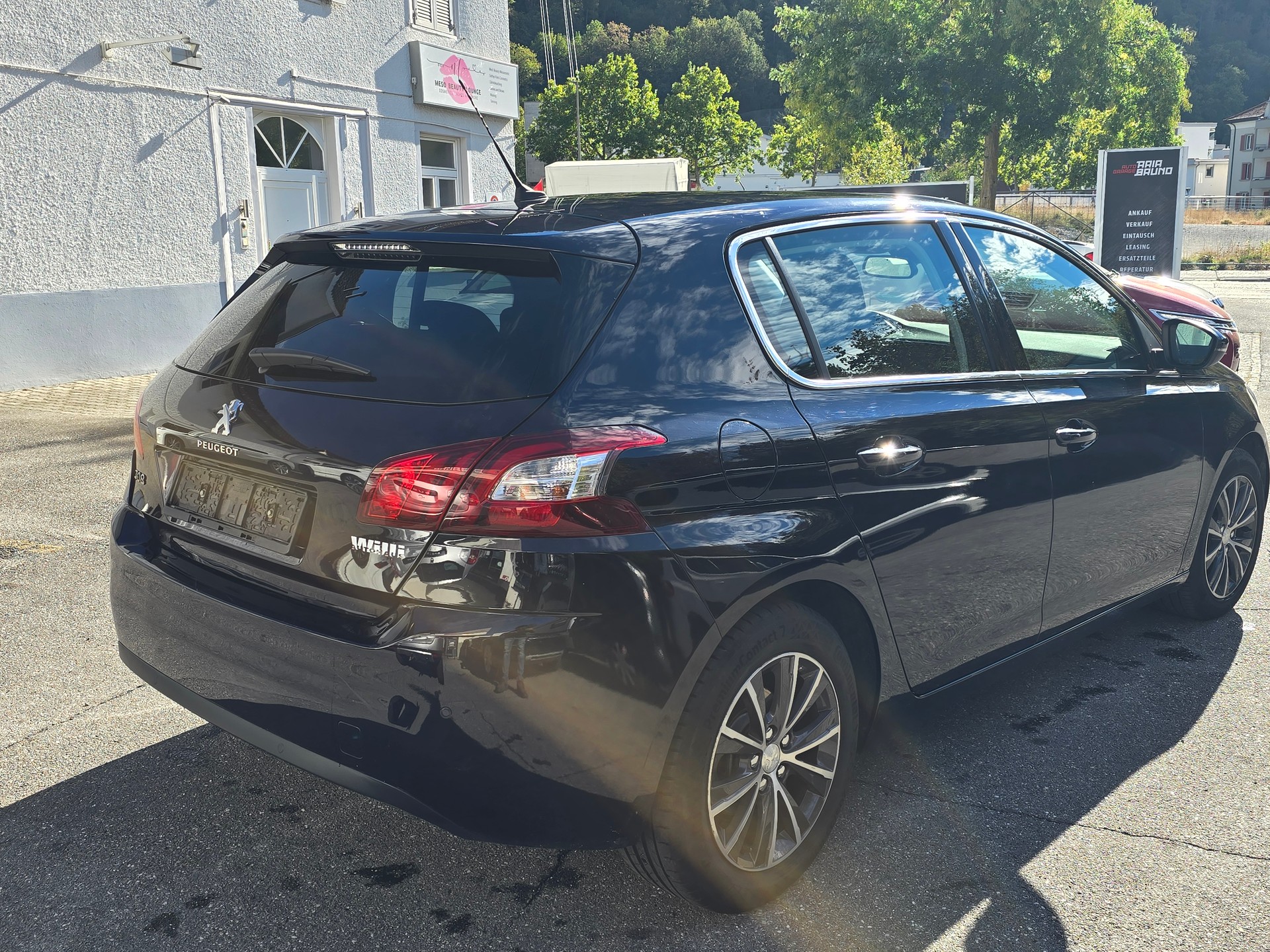 PEUGEOT 308 1.6 e-HDI Allure-image-3
