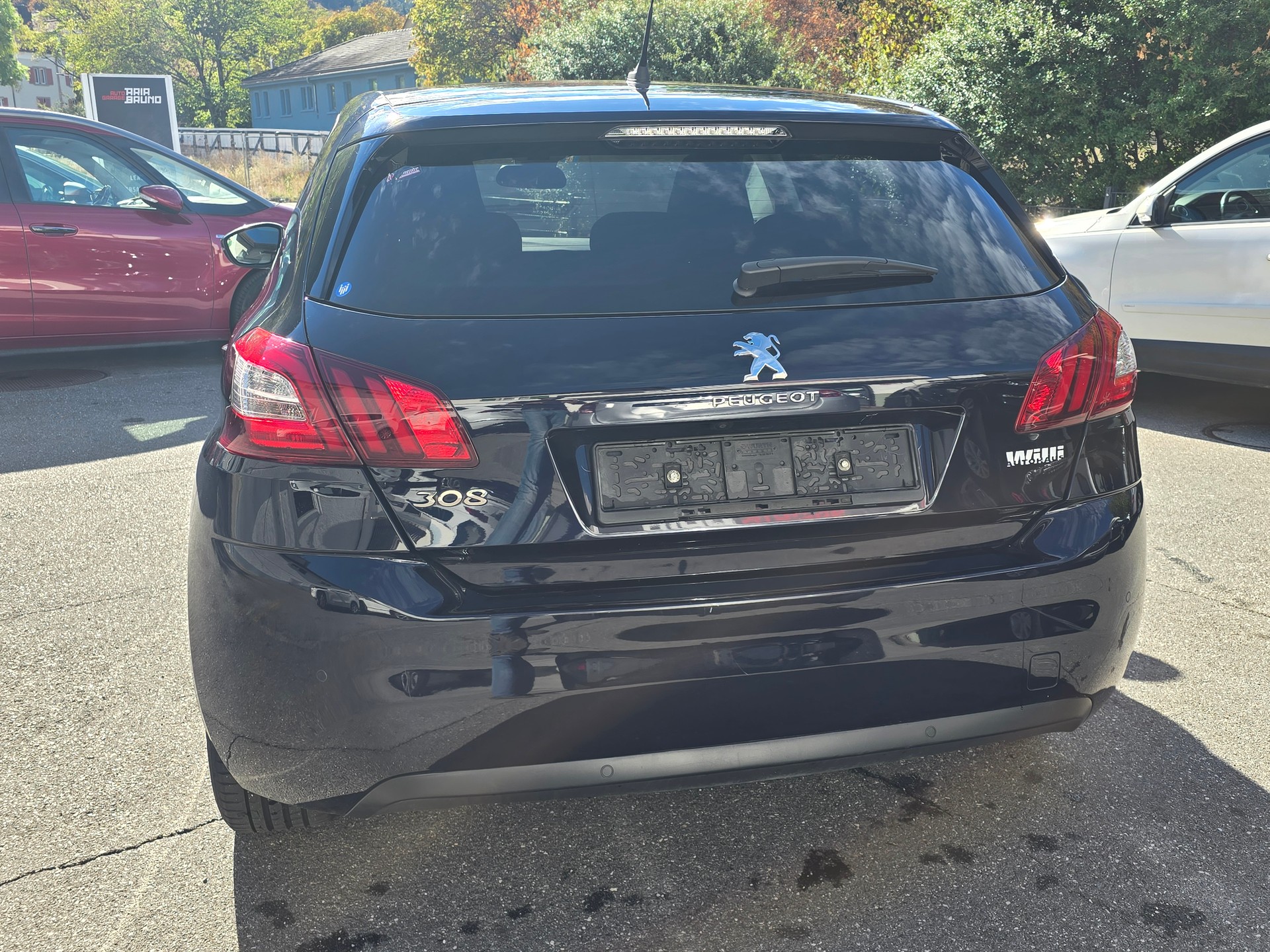 PEUGEOT 308 1.6 e-HDI Allure-image-2
