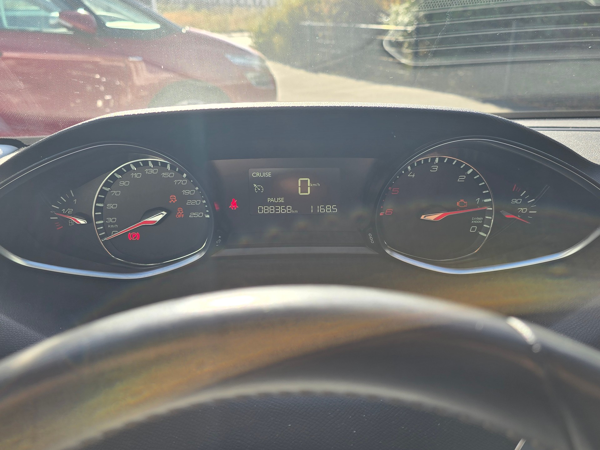 PEUGEOT 308 1.6 e-HDI Allure-image-9