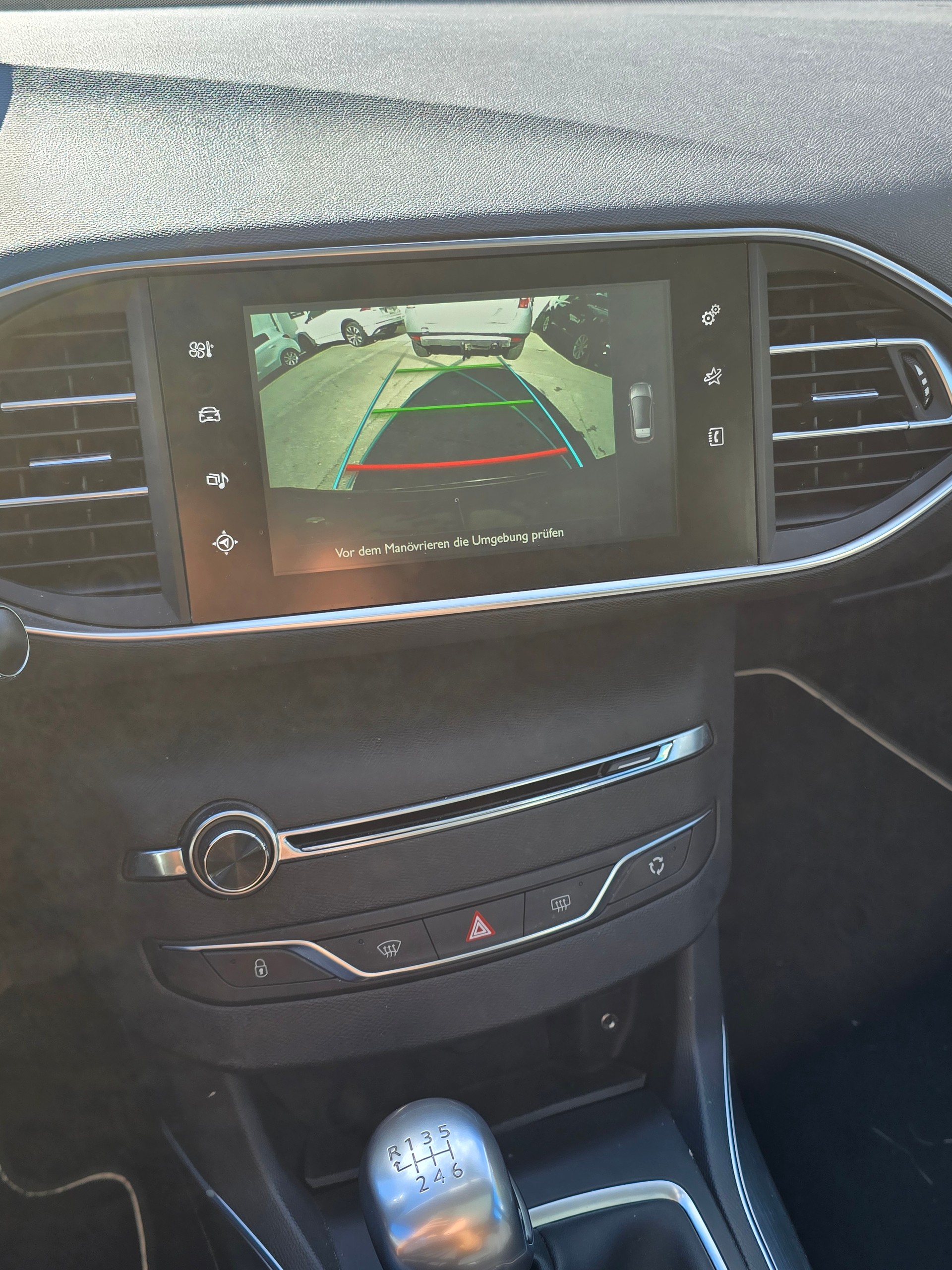PEUGEOT 308 1.6 e-HDI Allure-image-12