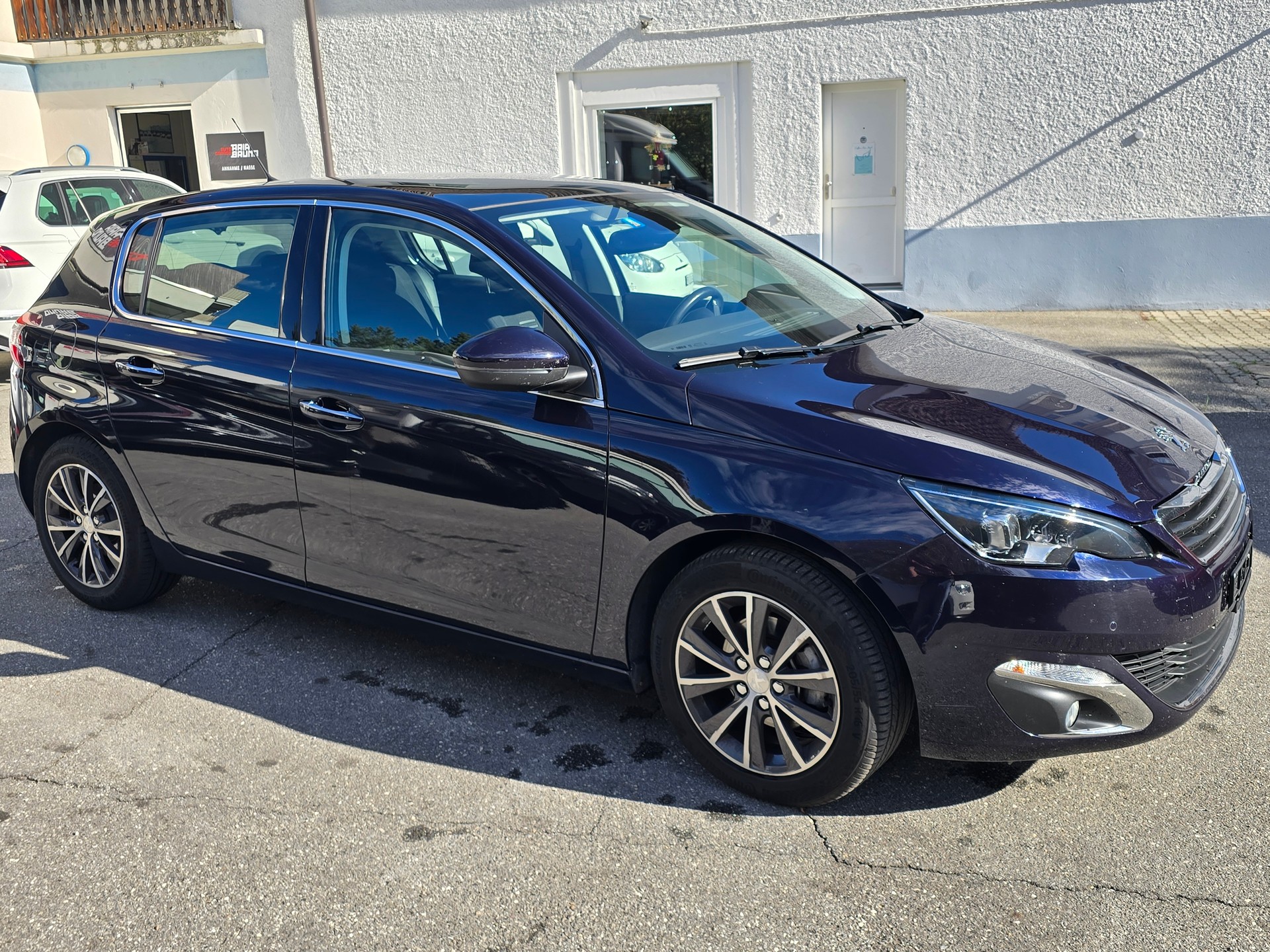 PEUGEOT 308 1.6 e-HDI Allure-image-4