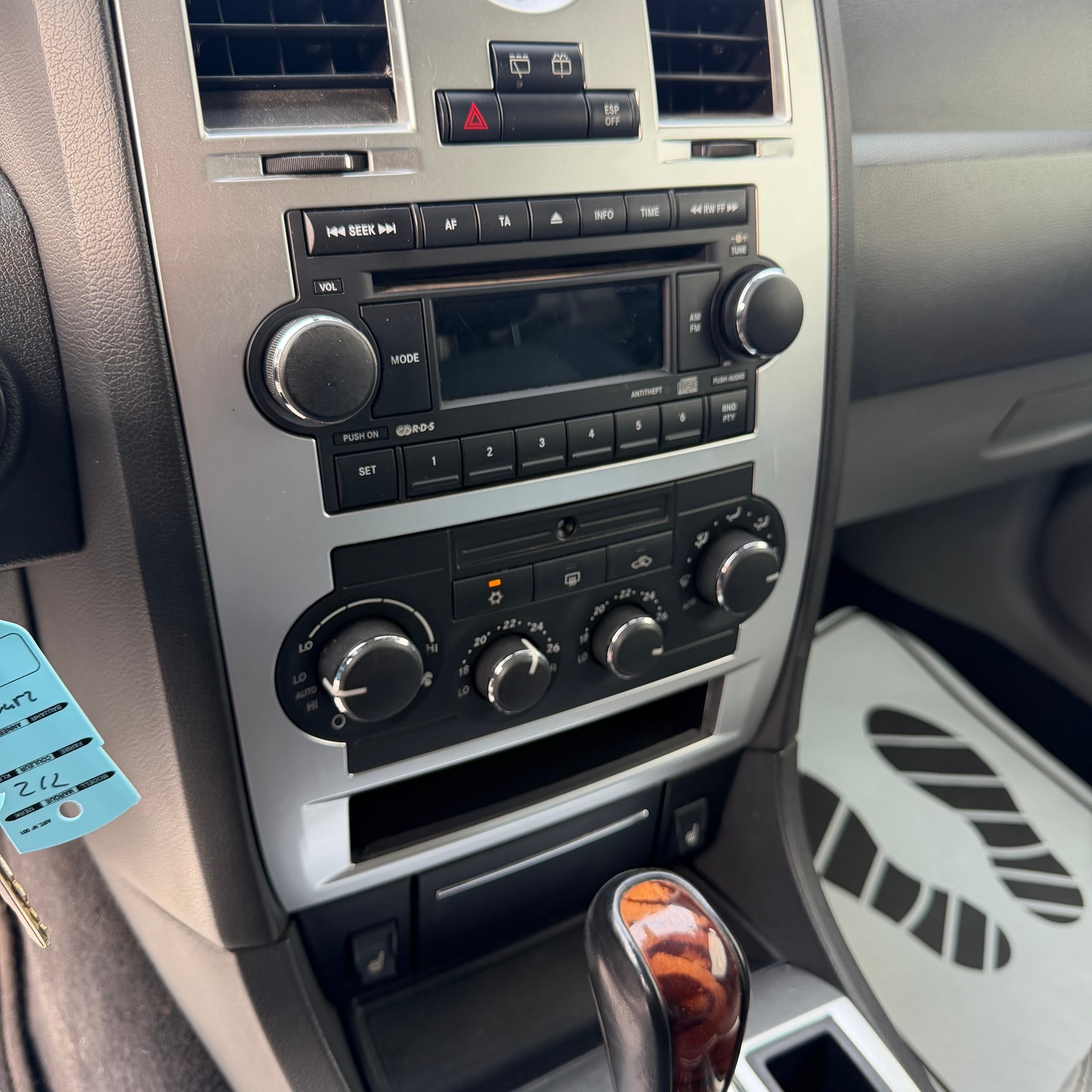 CHRYSLER Touring-image-12