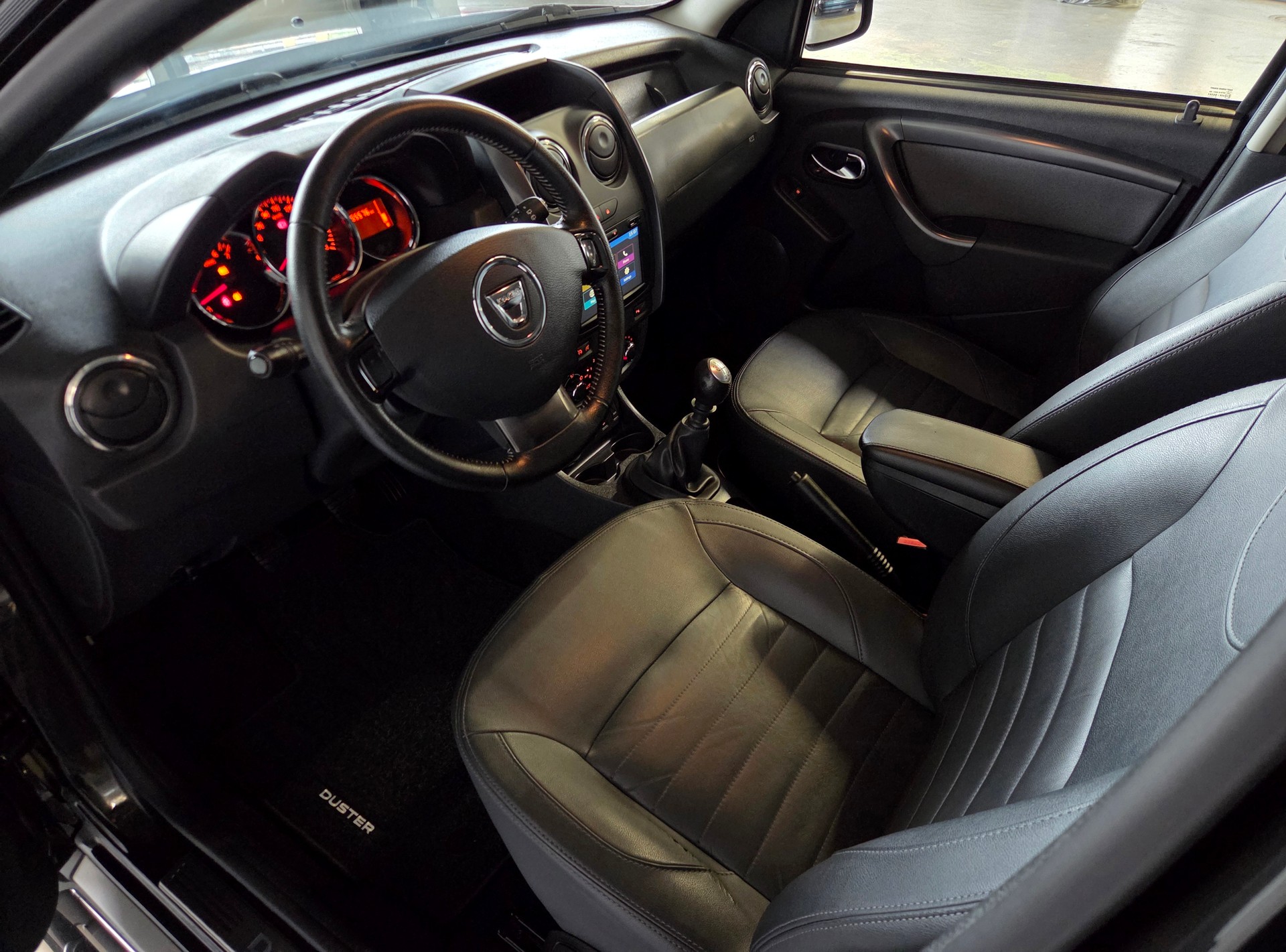 DACIA Duster 1.2 TCe Essential 4x4 S/S-image-9