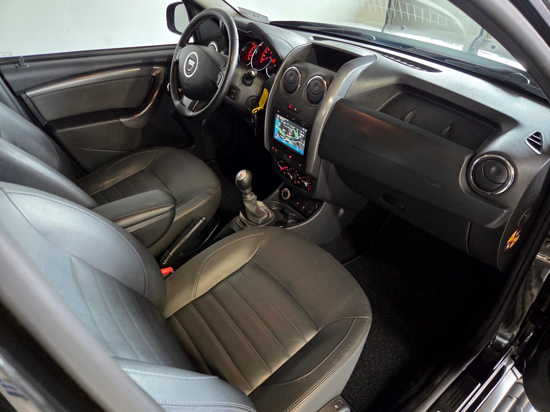 DACIA Duster 1.2 TCe Essential 4x4 S/S-image-14