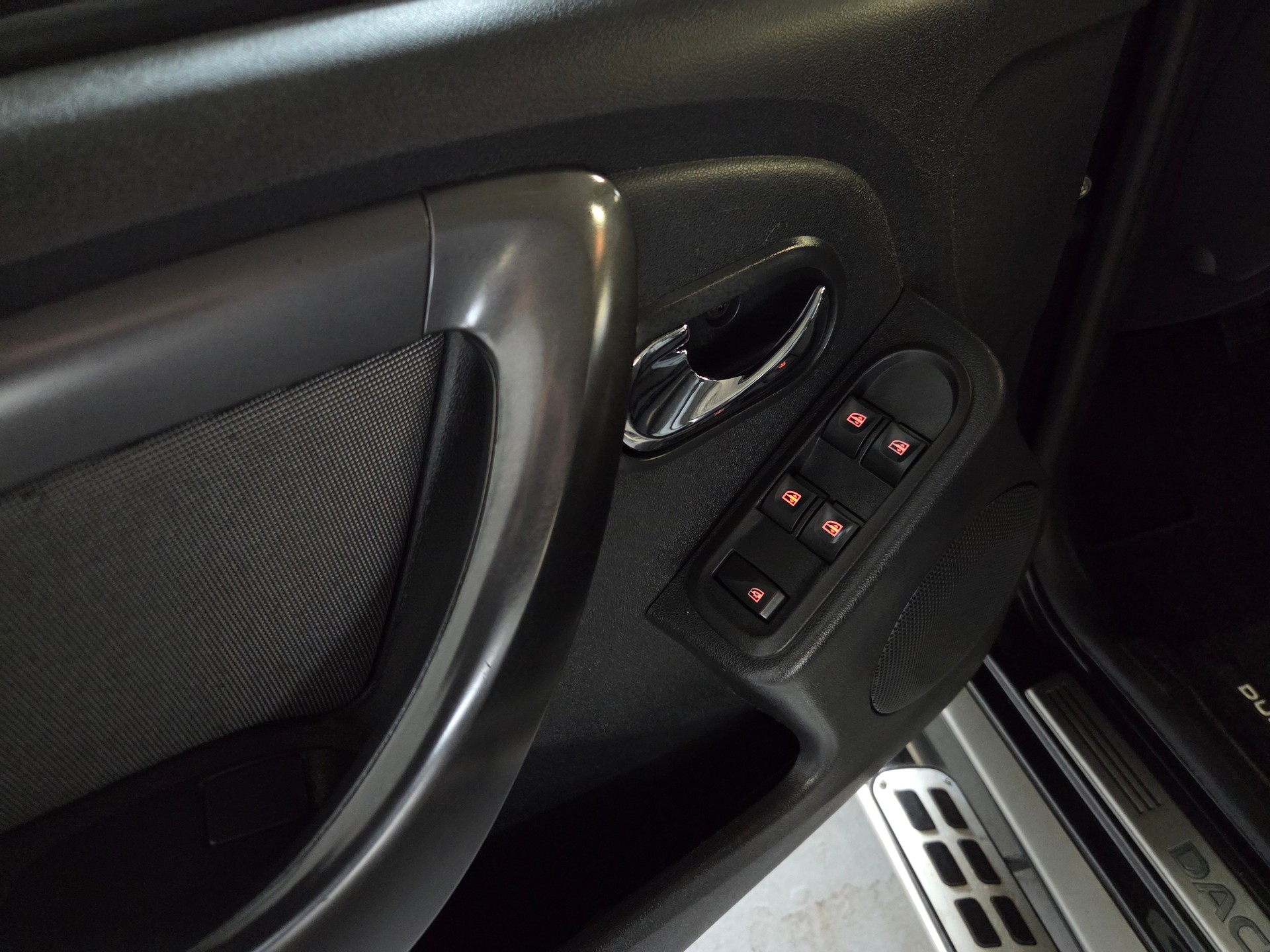 DACIA Duster 1.2 TCe Essential 4x4 S/S-image-17