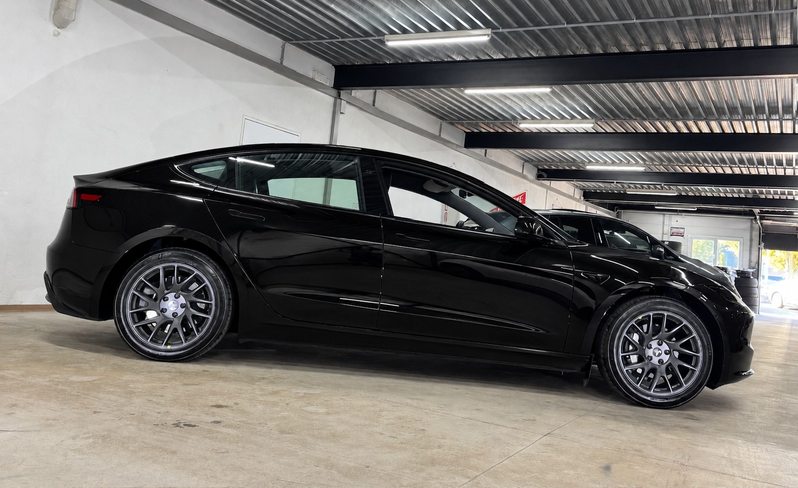TESLA Model 3 Long Range Dual Motor AWD / Autopilot 4.0-image-3