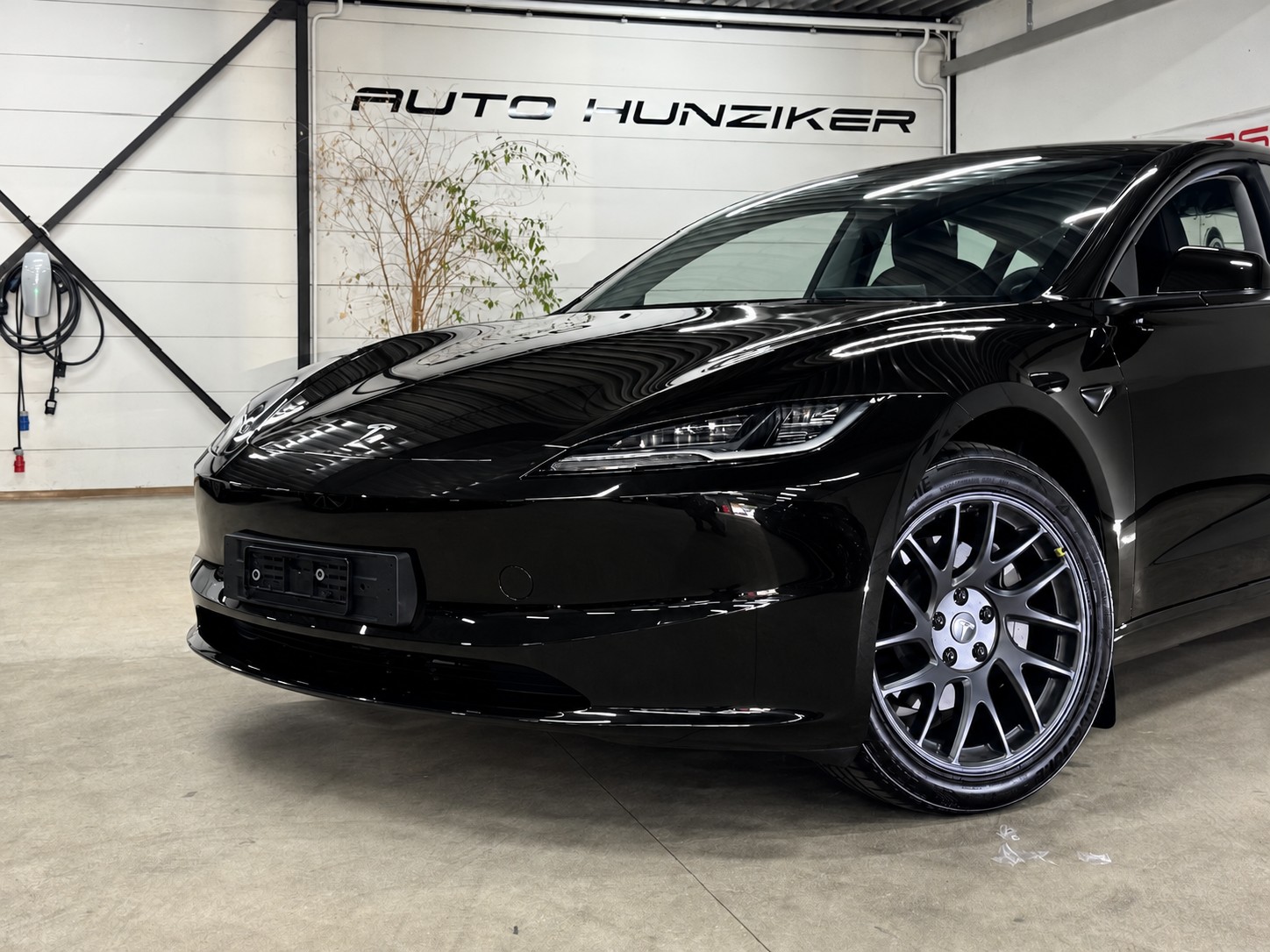 TESLA Model 3 Long Range Dual Motor AWD / Autopilot 4.0-image-1