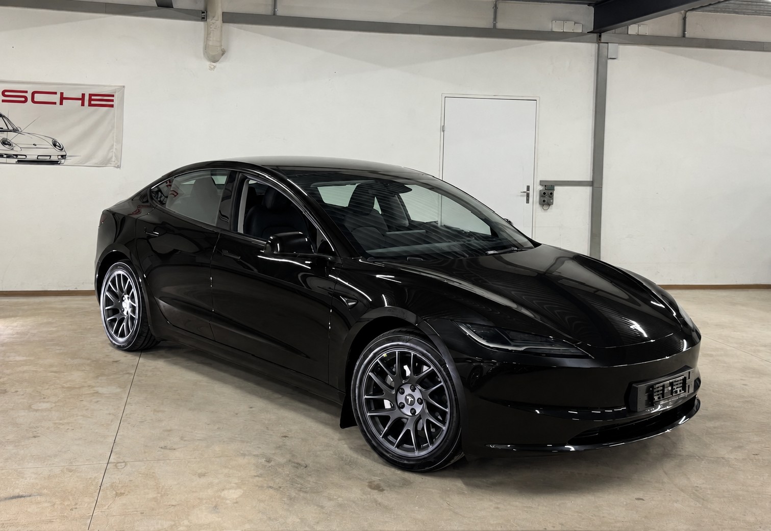 TESLA Model 3 Long Range Dual Motor AWD / Autopilot 4.0-image-2