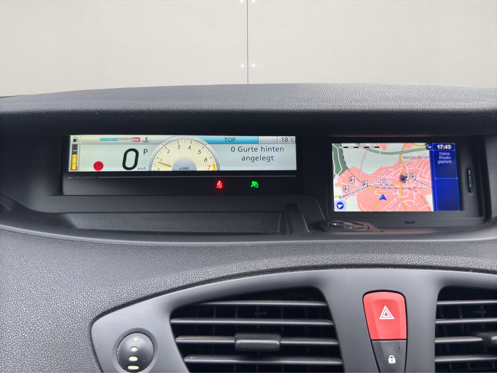 RENAULT Scénic 2.0 16V Dynamique X-Tronic CVT-image-14