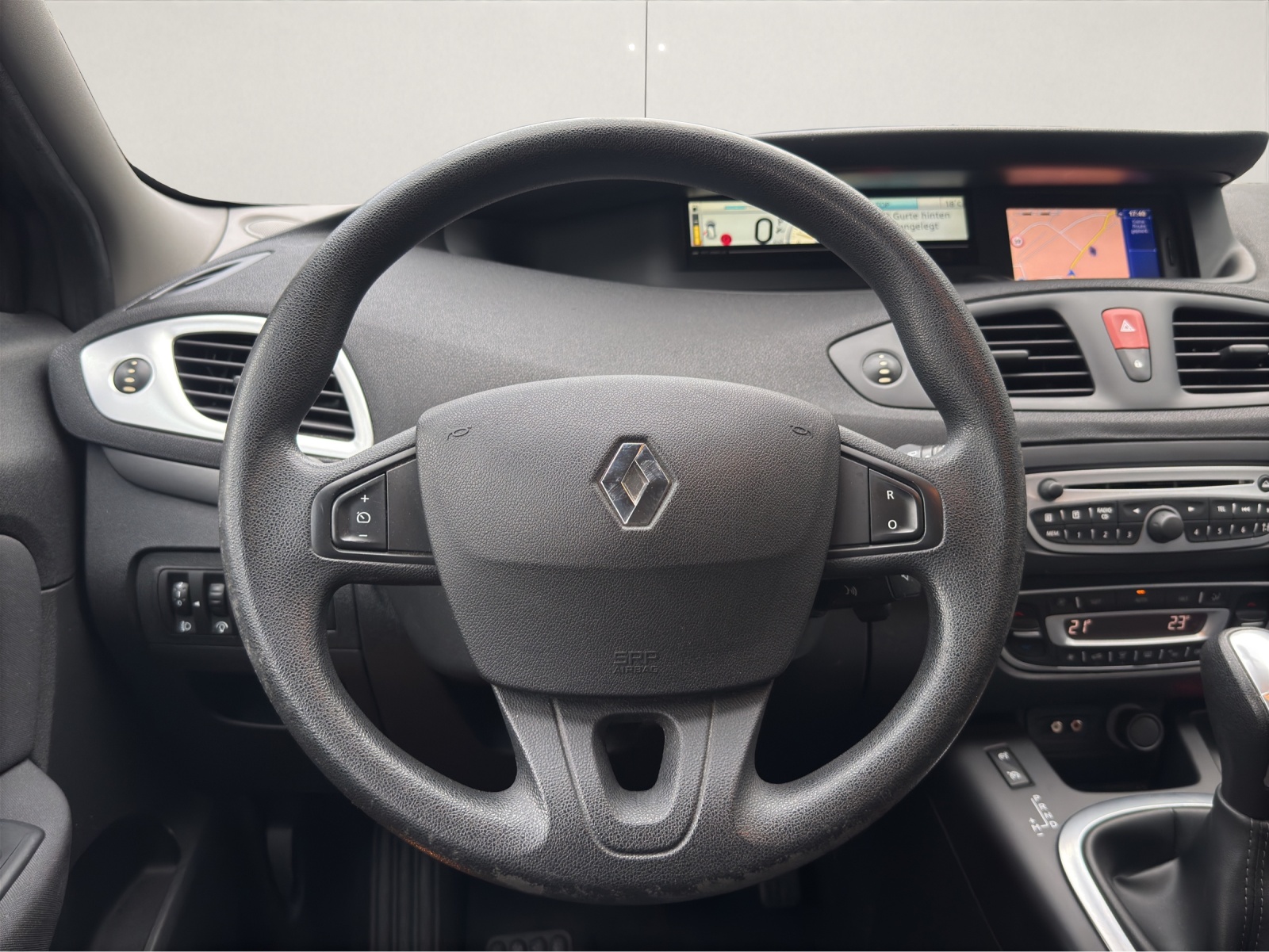 RENAULT Scénic 2.0 16V Dynamique X-Tronic CVT-image-8