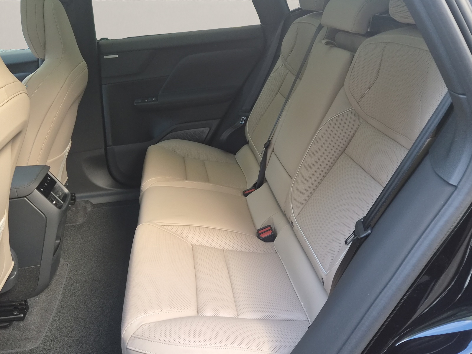 VOLVO EX60 Twin Ultra AWD-image-6