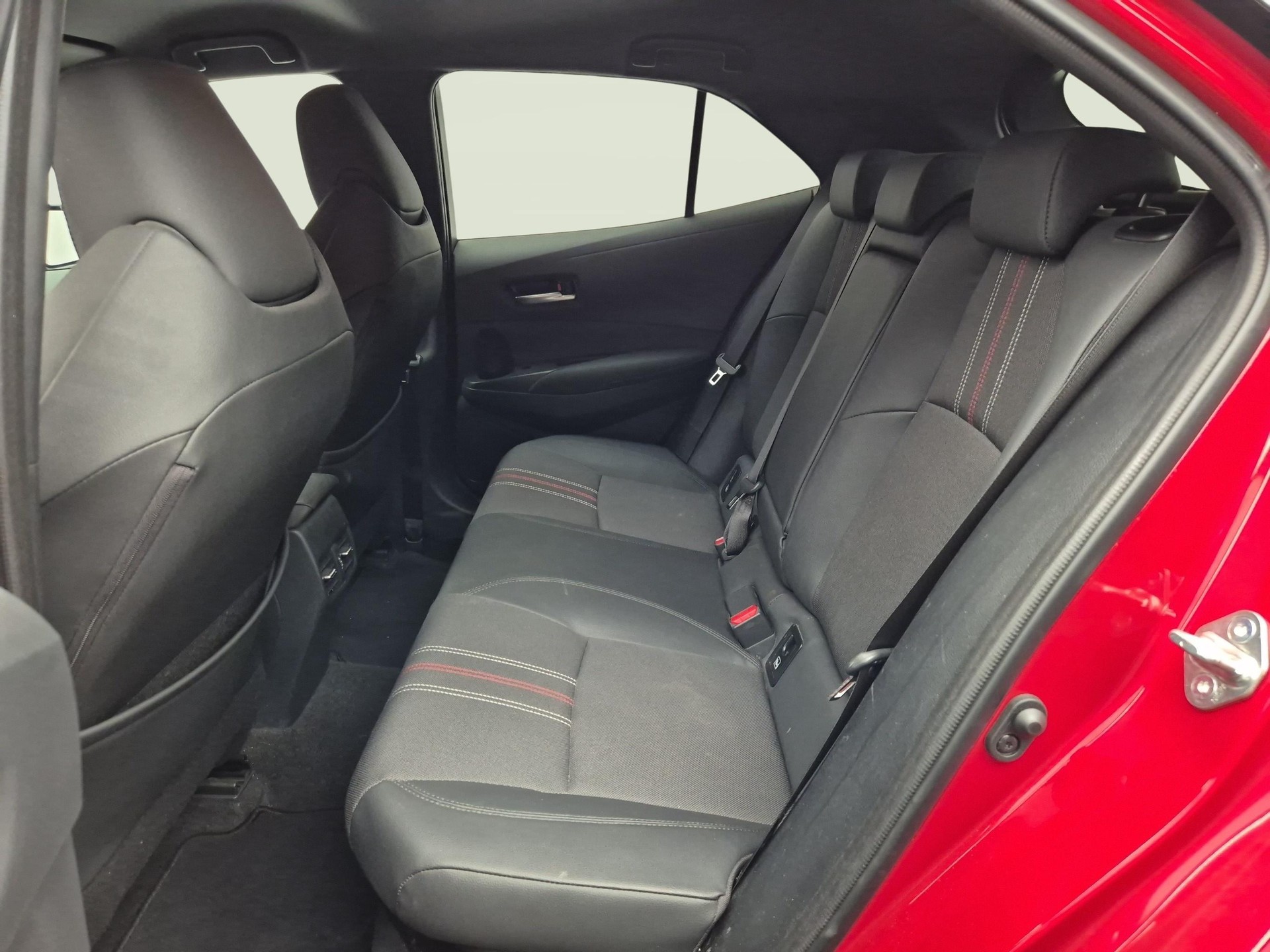 TOYOTA Corolla 2.0 HSD GR-S-showroom-element-3