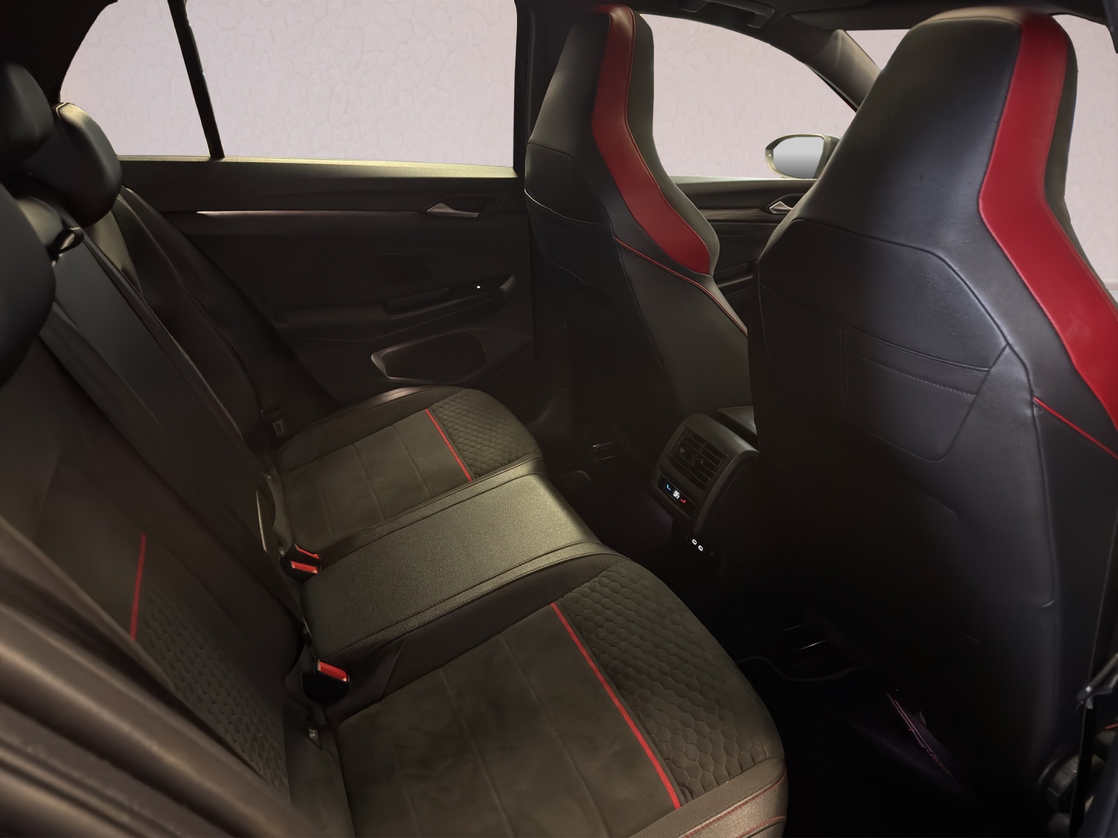 VW Golf 2.0 TSI GTI Clubsport DSG-image-17