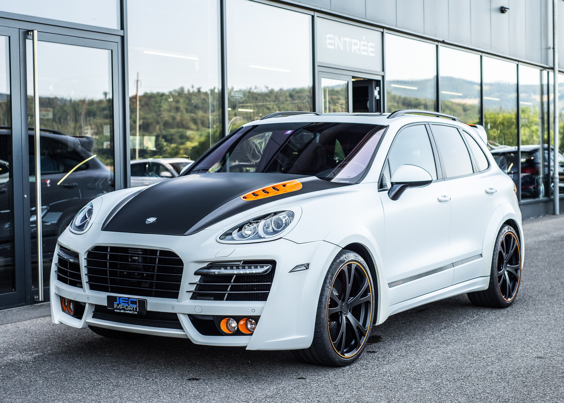 PORSCHE Cayenne Turbo "TECHART MAGNUM"-showroom-element-1