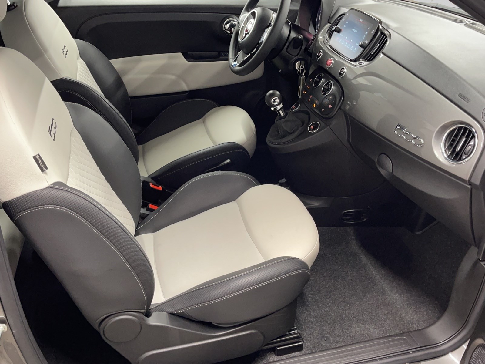 FIAT 500C Dolcevita 1.0 Hybrid-image-12