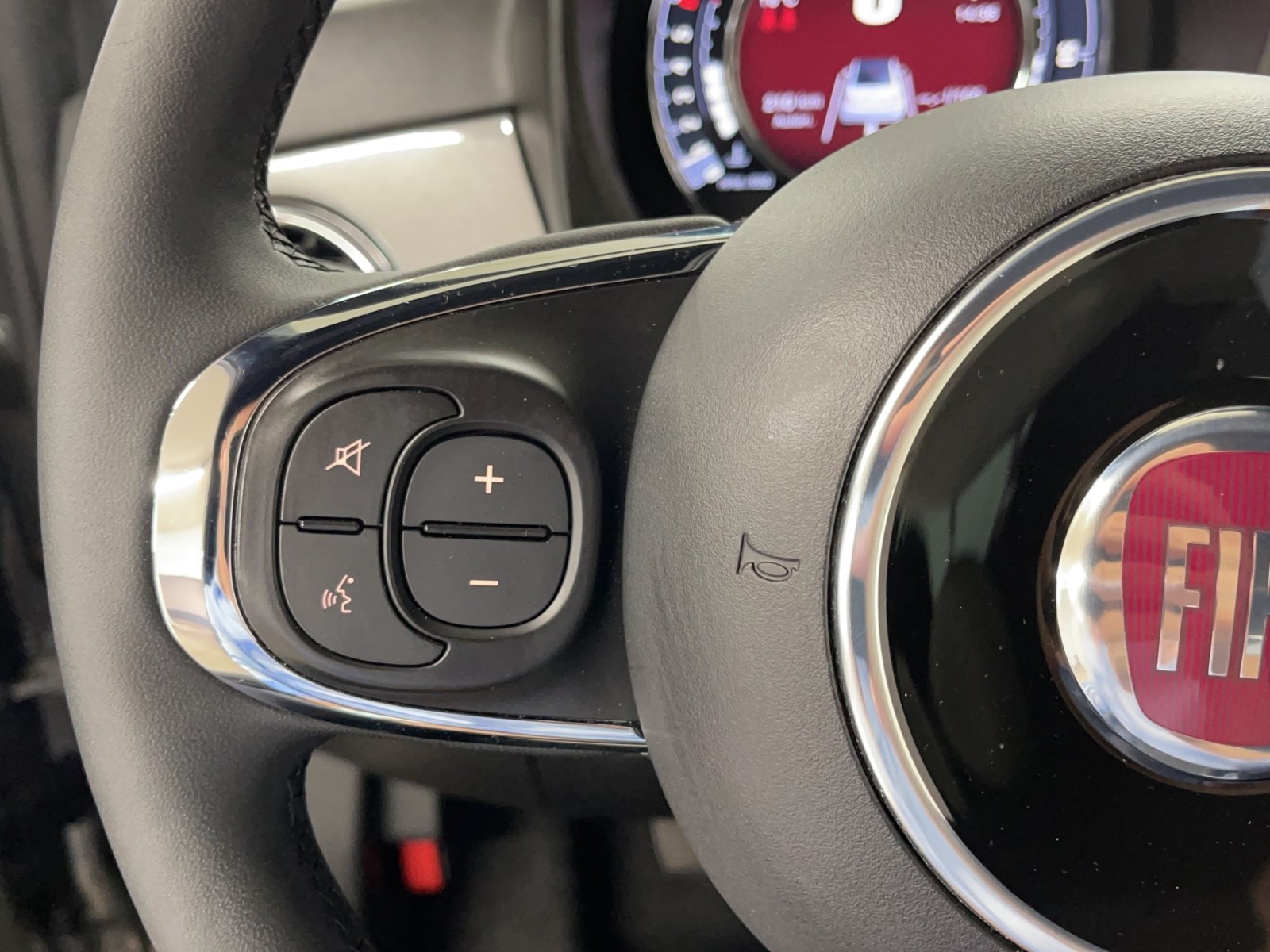 FIAT 500C Dolcevita 1.0 Hybrid-image-16