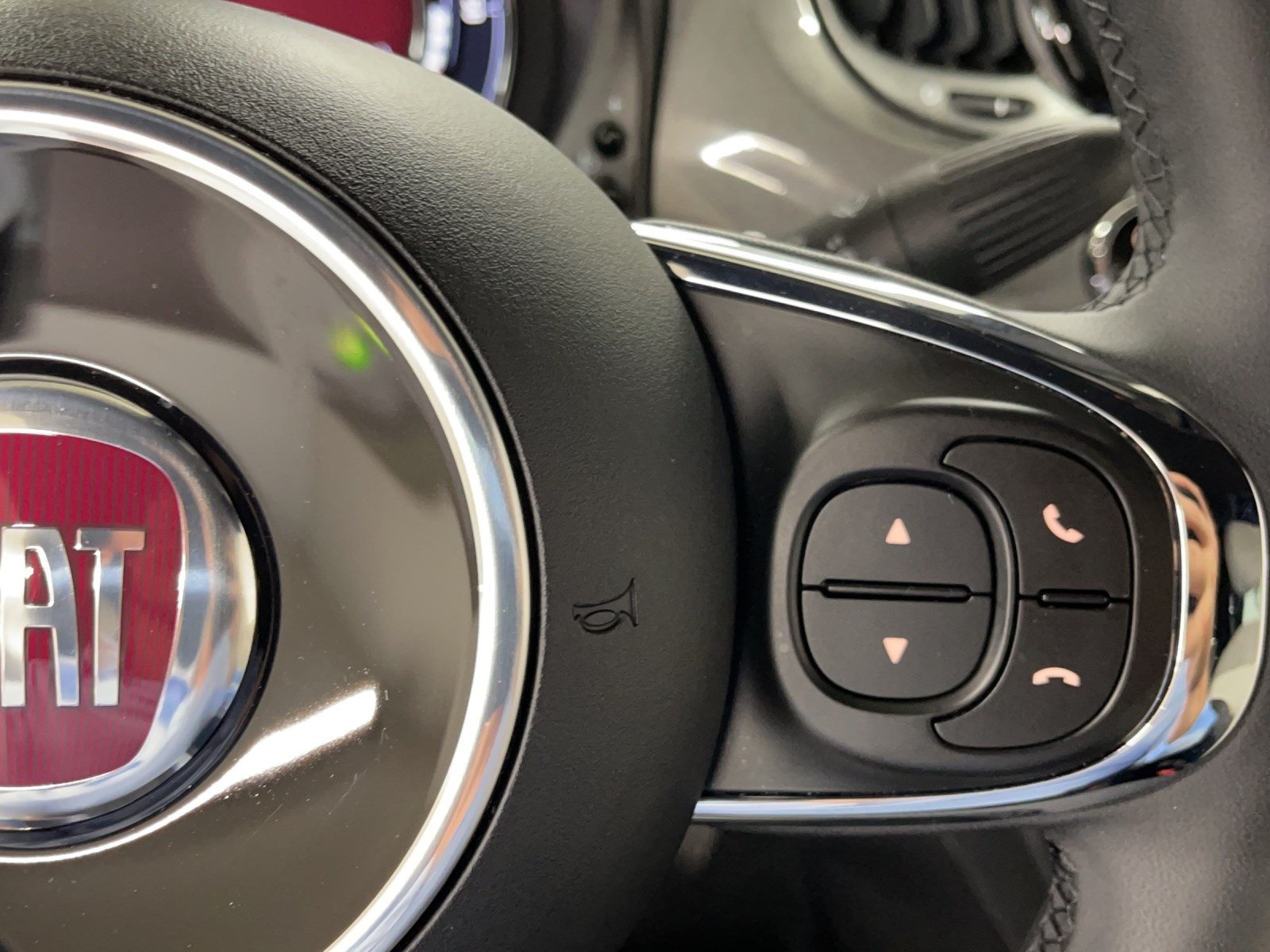 FIAT 500C Dolcevita 1.0 Hybrid-image-17