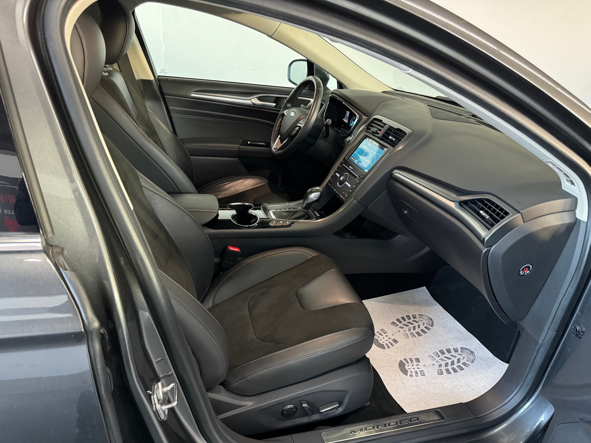 FORD Mondeo 2.0 HEV Titanium eCVT-image-17
