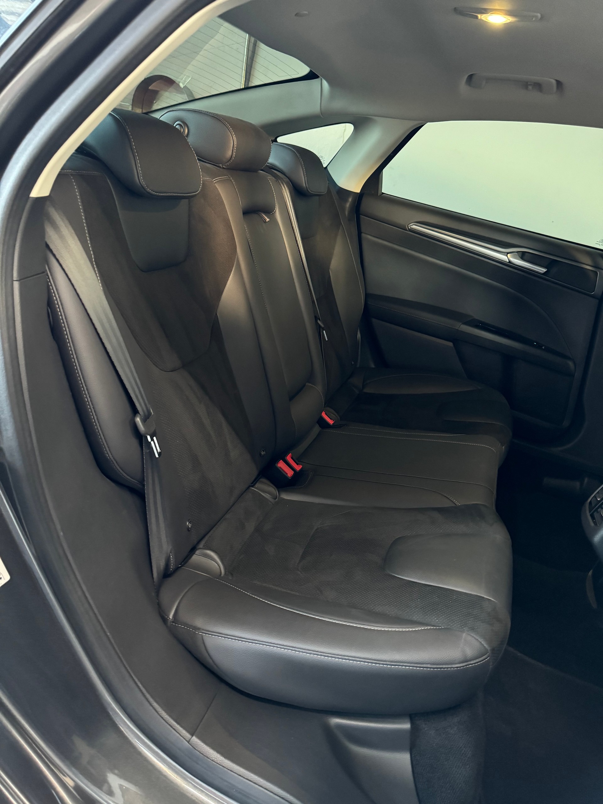 FORD Mondeo 2.0 HEV Titanium eCVT-image-21