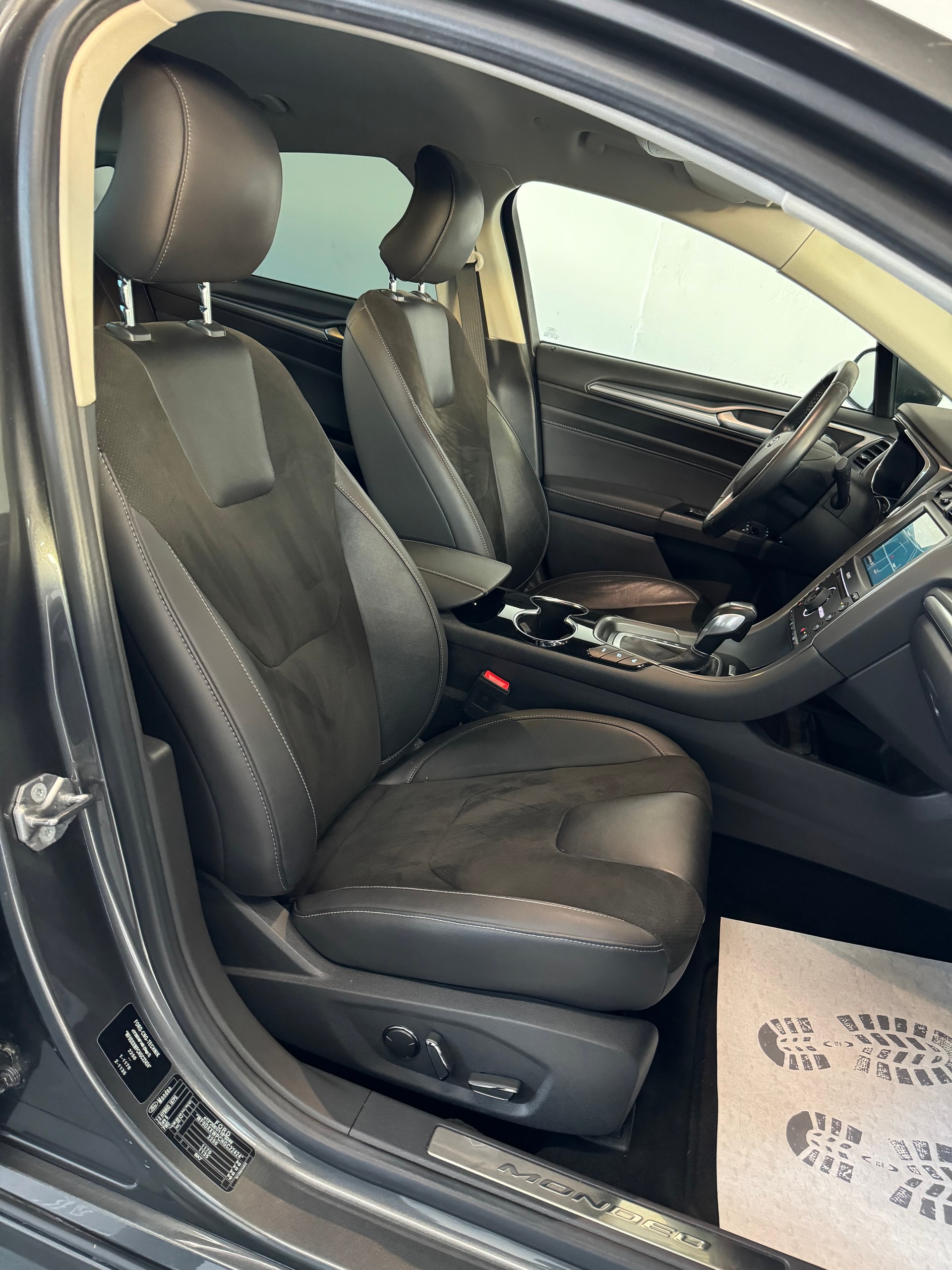FORD Mondeo 2.0 HEV Titanium eCVT-image-19