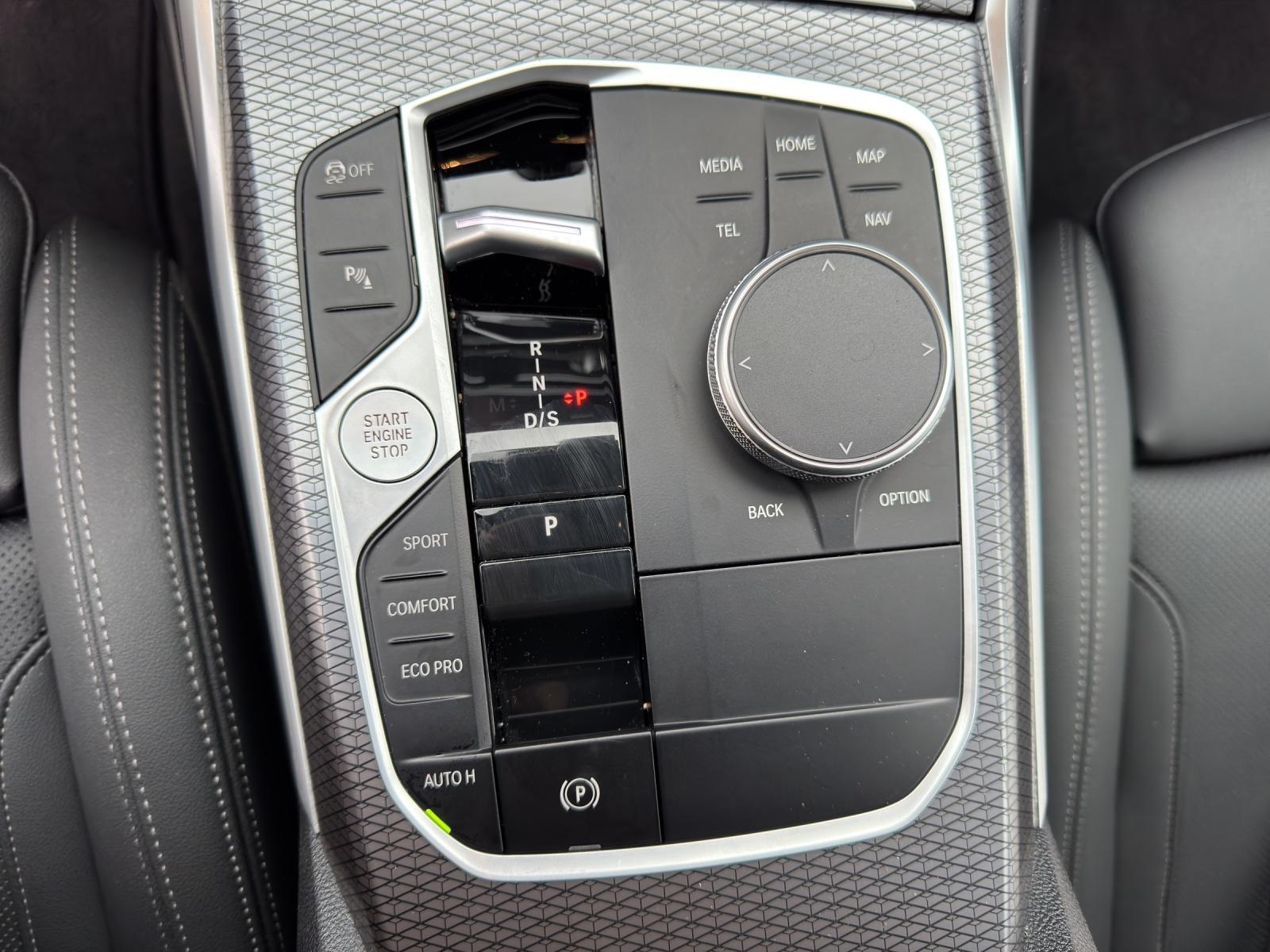 BMW 320d xDrive Touring M Sport-image-12