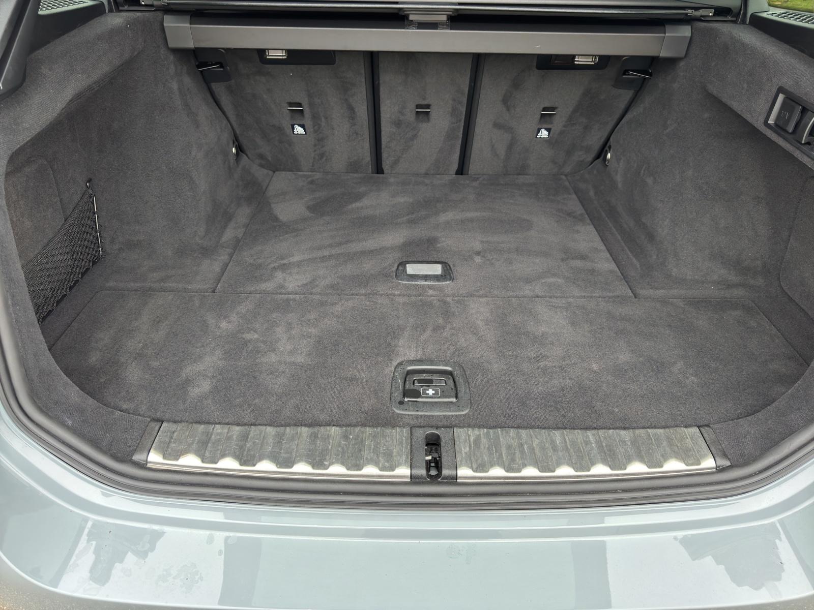 BMW 320d xDrive Touring M Sport-image-19