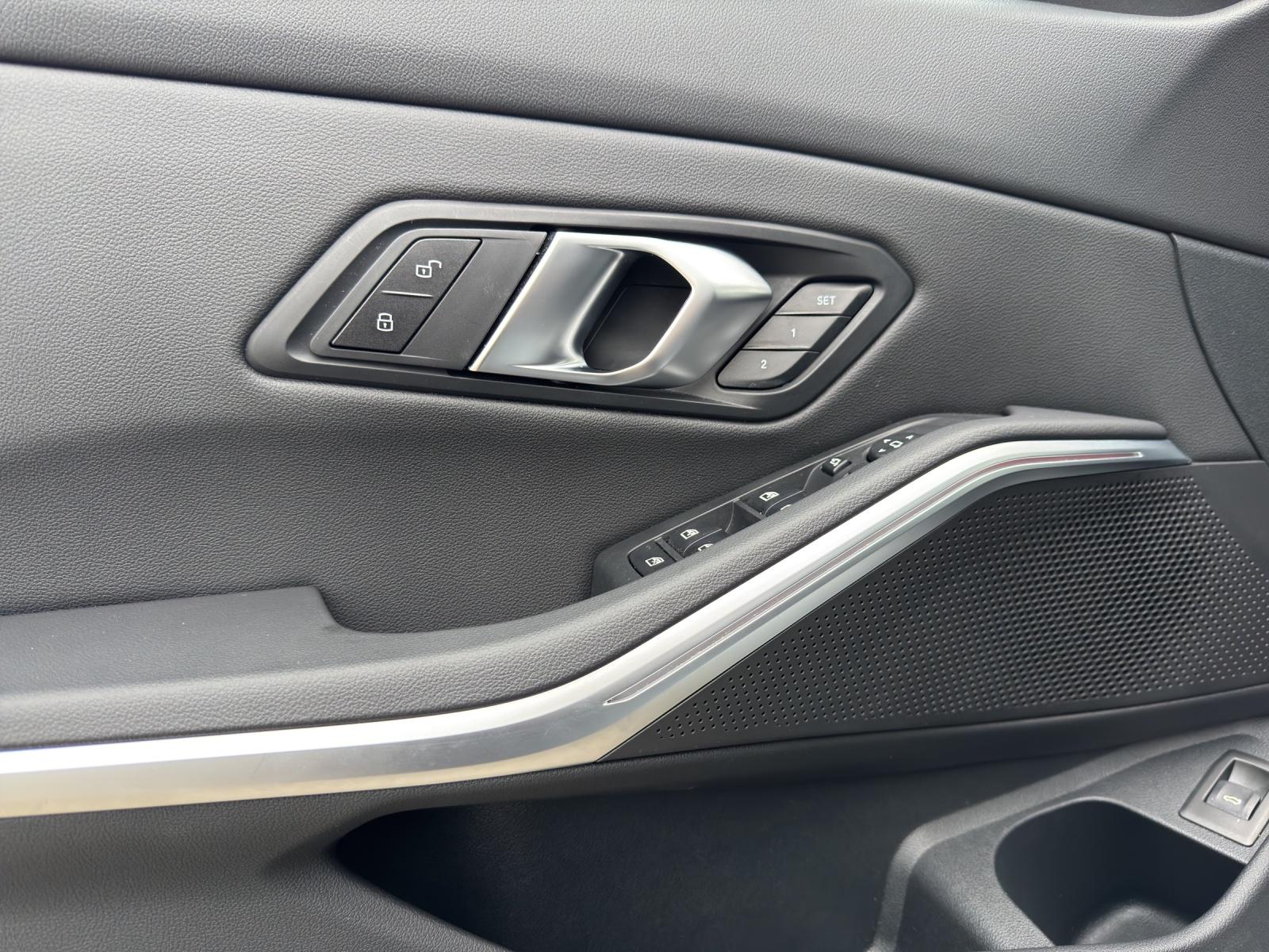 BMW 320d xDrive Touring M Sport-image-18