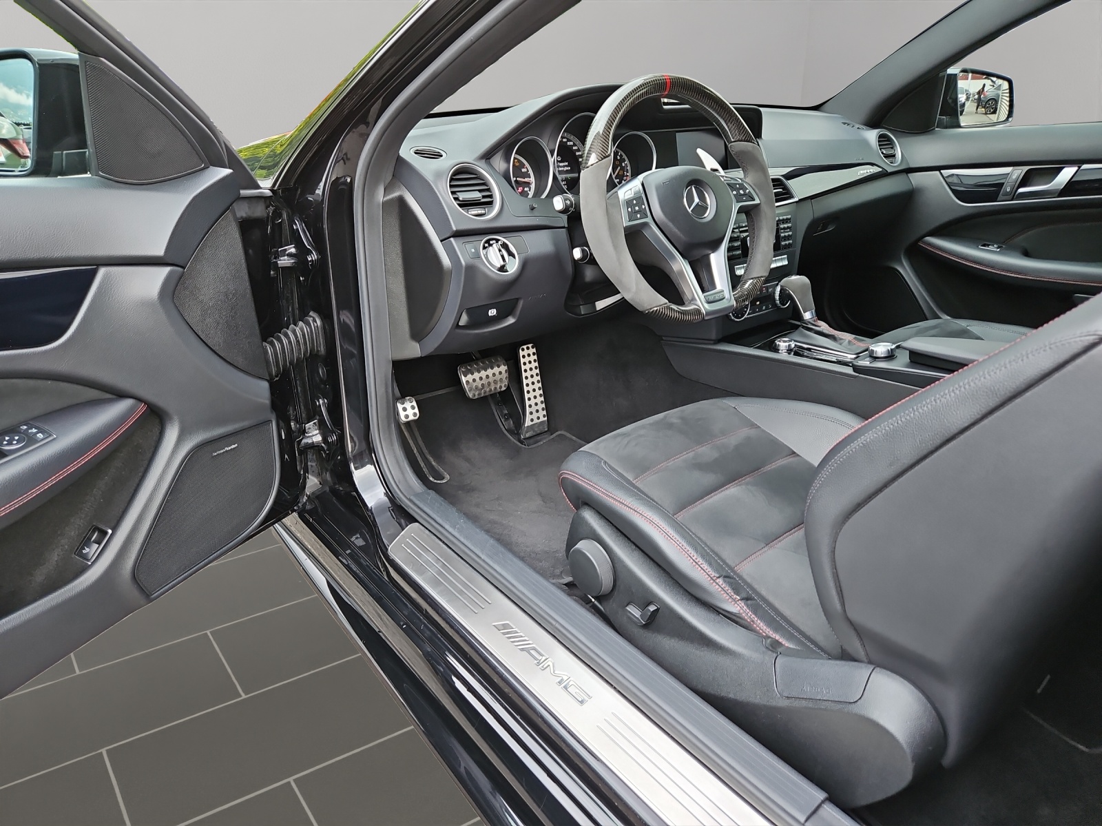 MERCEDES-BENZ C 63 Coupé AMG Black Series-image-9