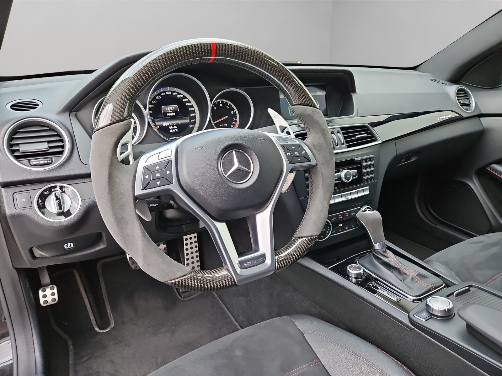 MERCEDES-BENZ C 63 Coupé AMG Black Series-image-12