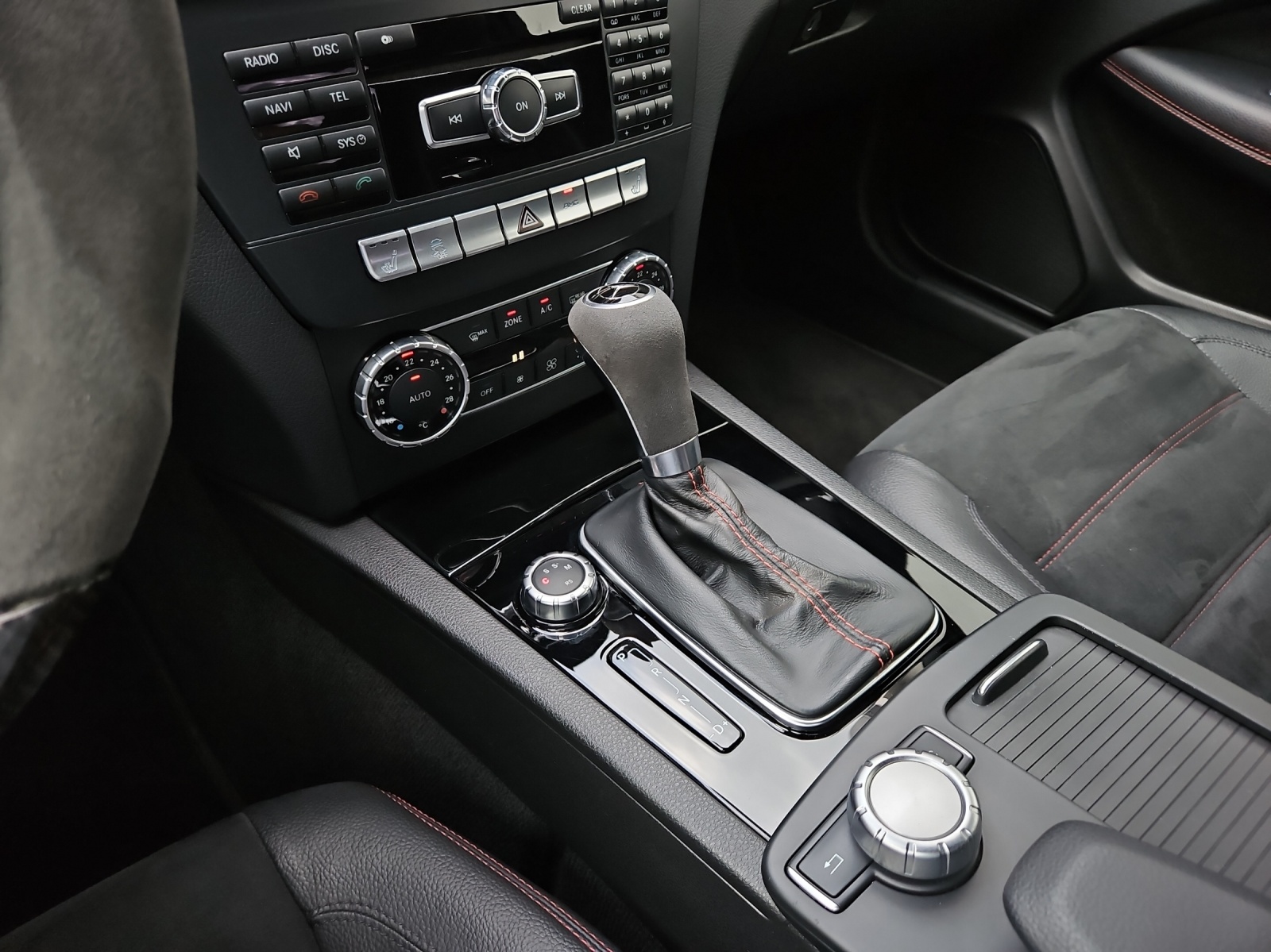 MERCEDES-BENZ C 63 Coupé AMG Black Series-image-14