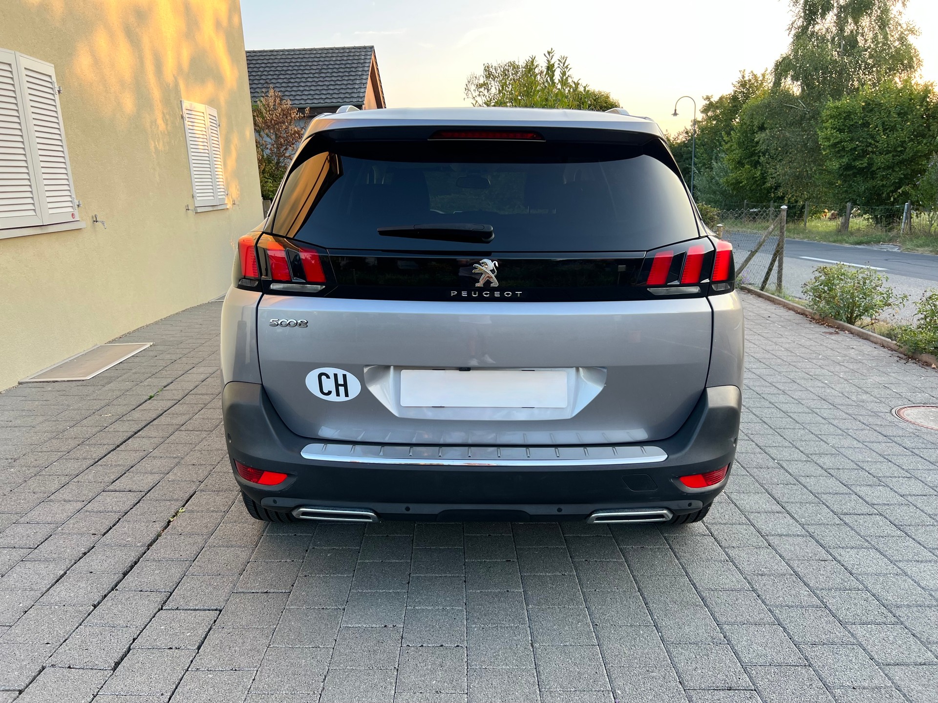 PEUGEOT 5008 1.6 BlueHDi Allure ETA-image-5