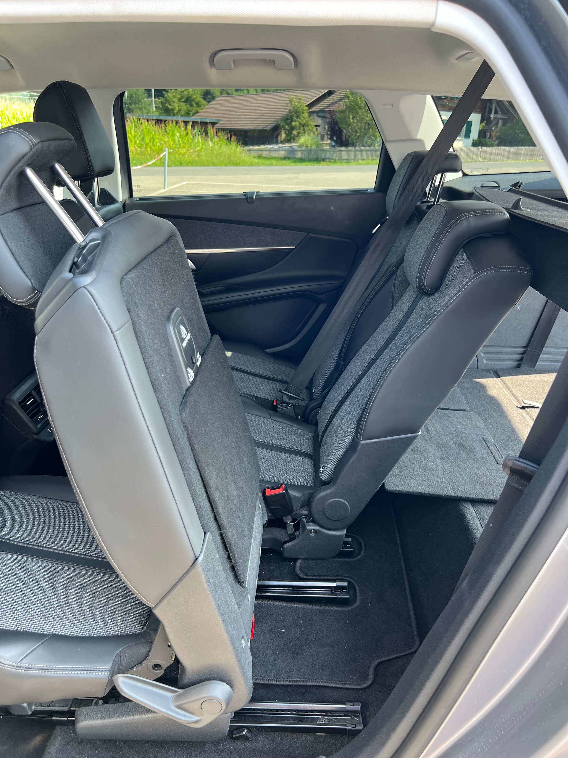 PEUGEOT 5008 1.6 BlueHDi Allure ETA-image-13